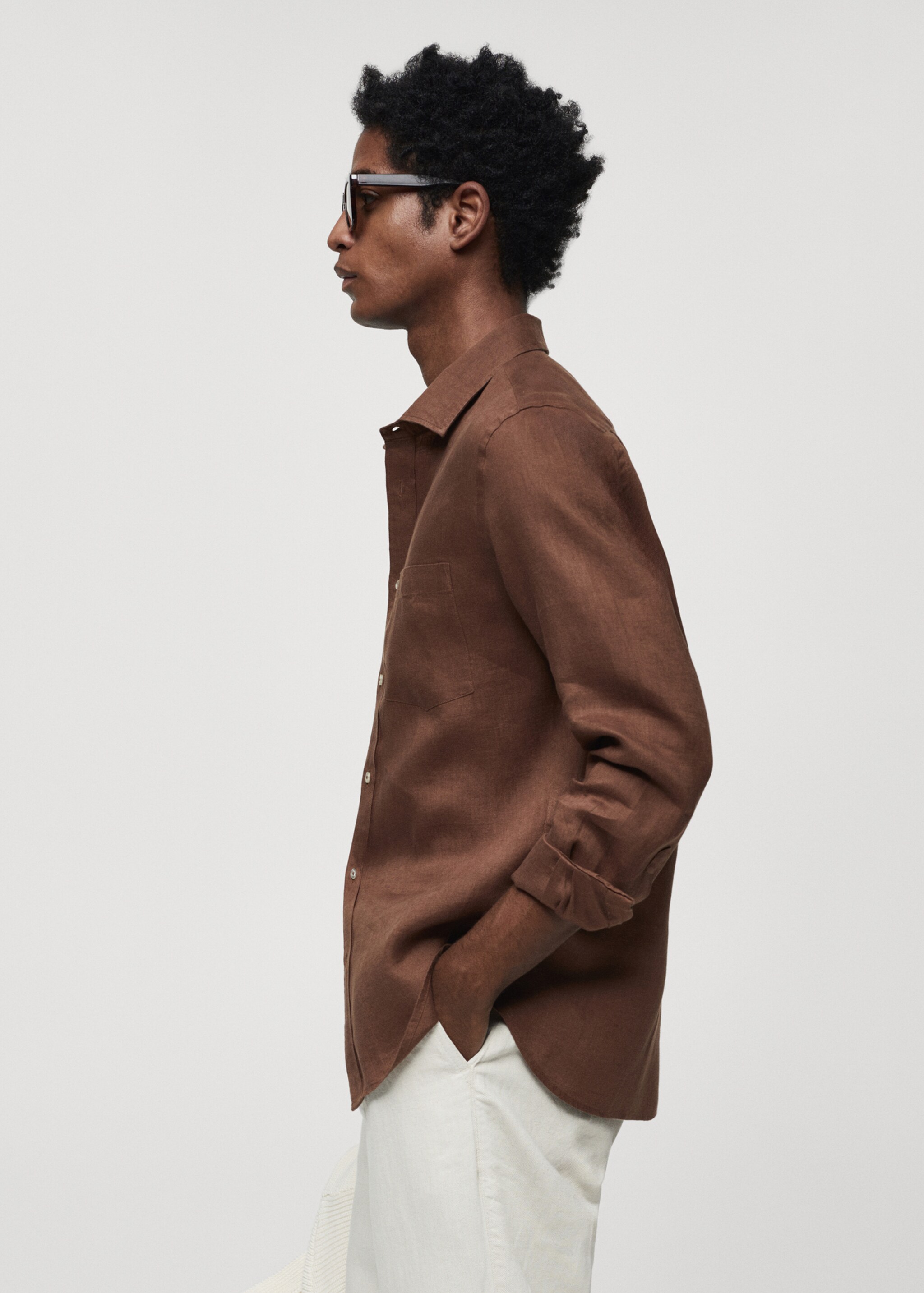 Classic fit 100% linen shirt - Details of the article 2, Brown. Ref: 67045982-00.