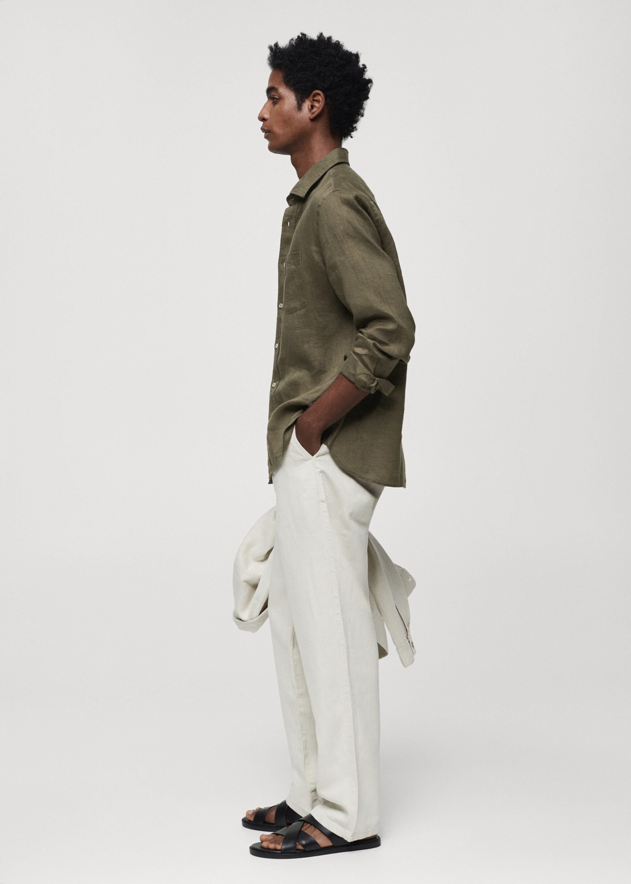 Classic fit 100% linen shirt - Details of the article 2, Khaki. Ref: 67045982-00.