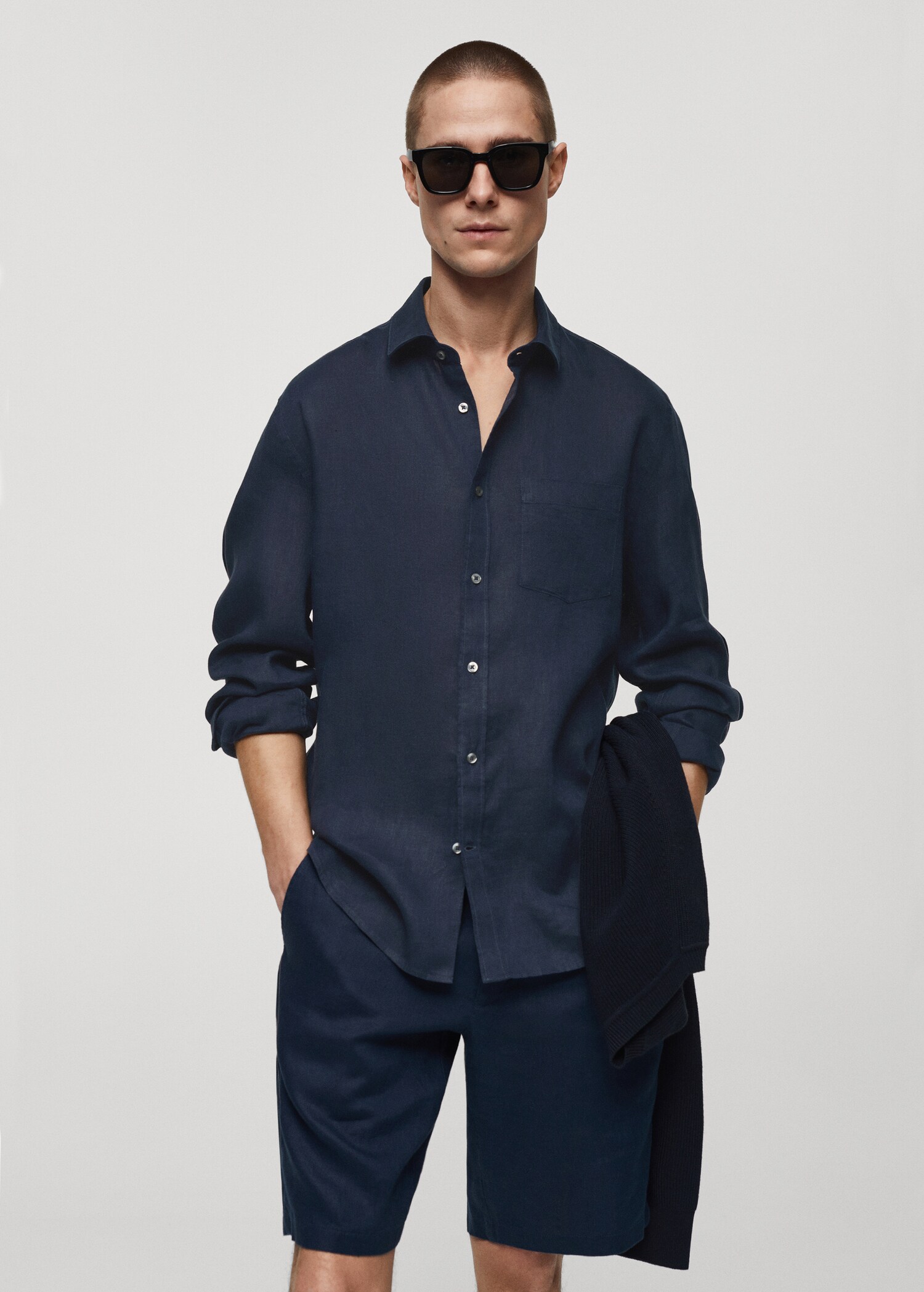 Classic-Fit-Hemd aus 100 % Leinen - Mittlere Ansicht