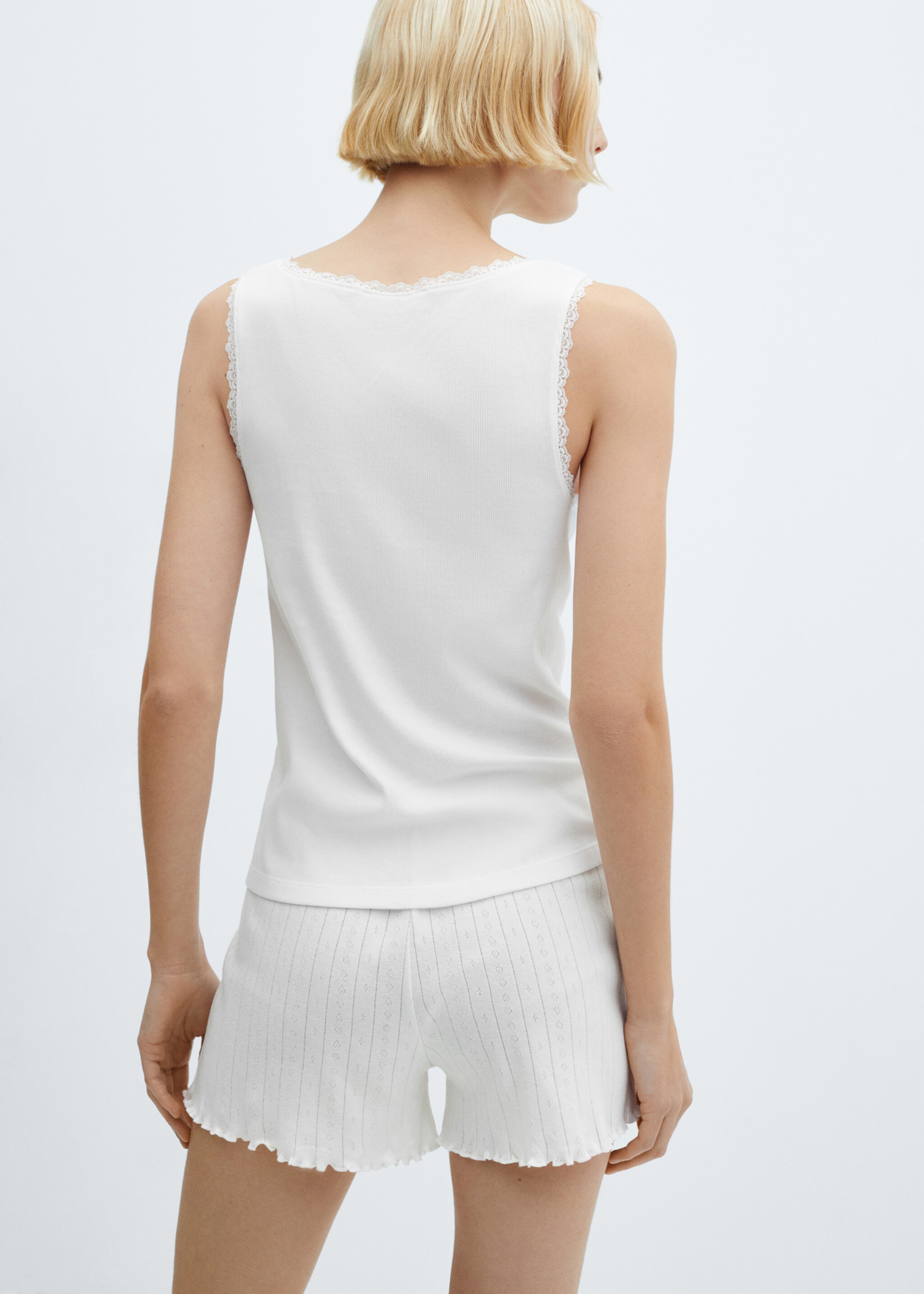 Openwork detail top - Reverse of the article, White. Ref: 67045998-00.