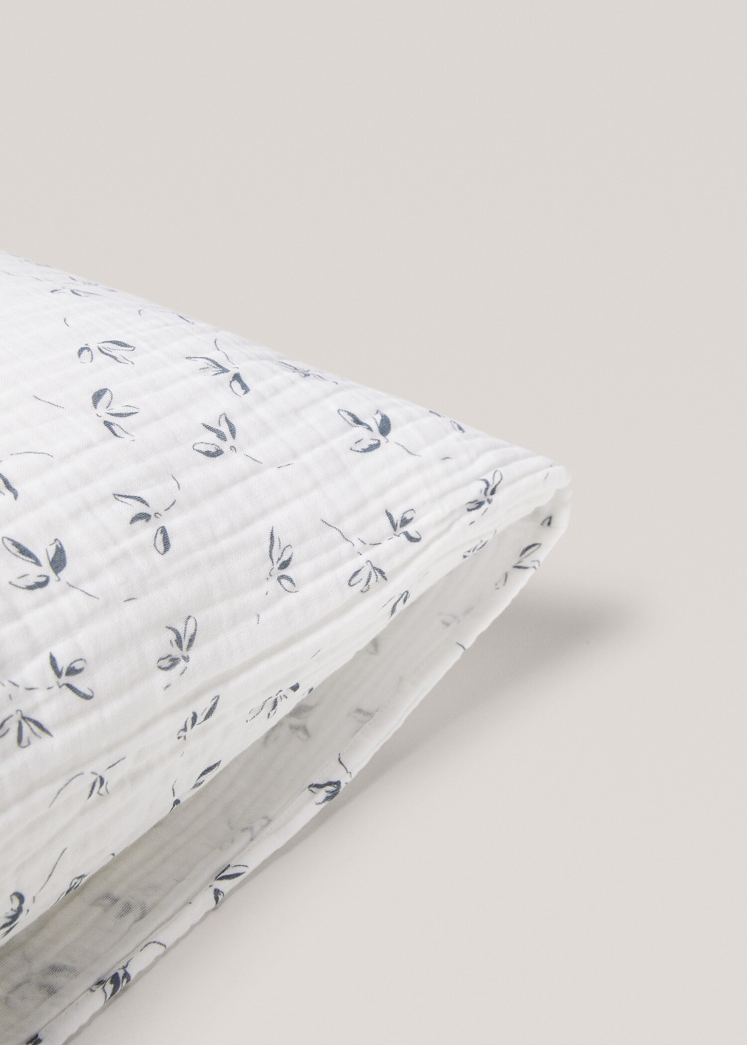 Floral-print chiffon pillowcase 60x60cm - Details of the article 2