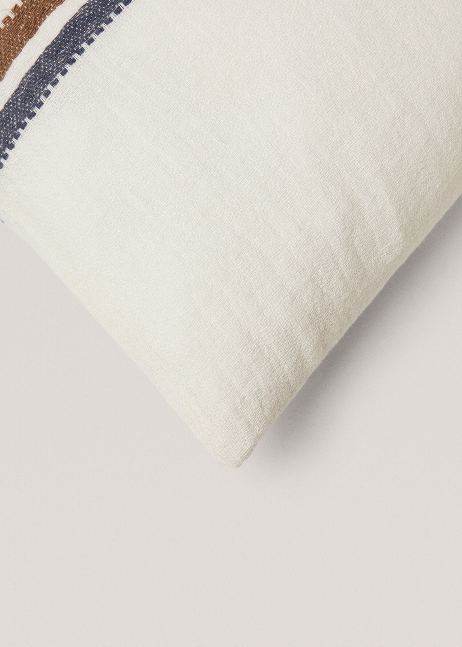 Linen cushion case with embroidered stripe 50x50cm - Details of the article 2
