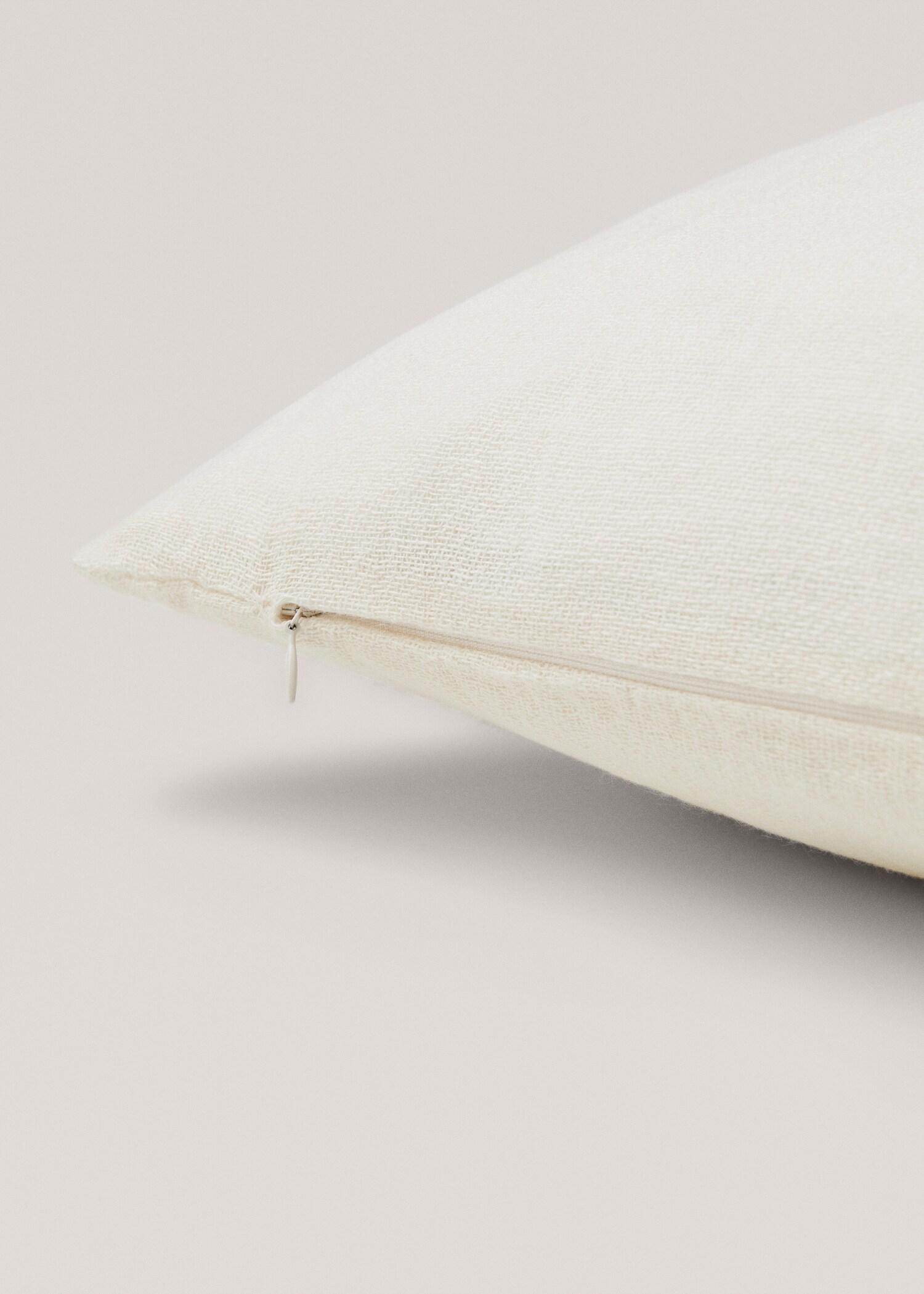 Linen cushion case with embroidered stripe 50x50cm - Details of the article 3