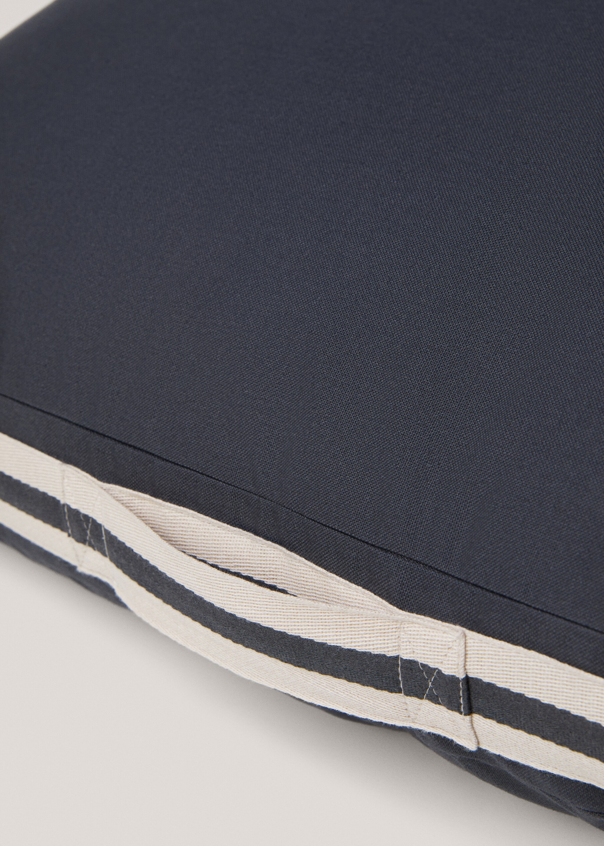 Padded pouffe 70x70cm - Details of the article 1