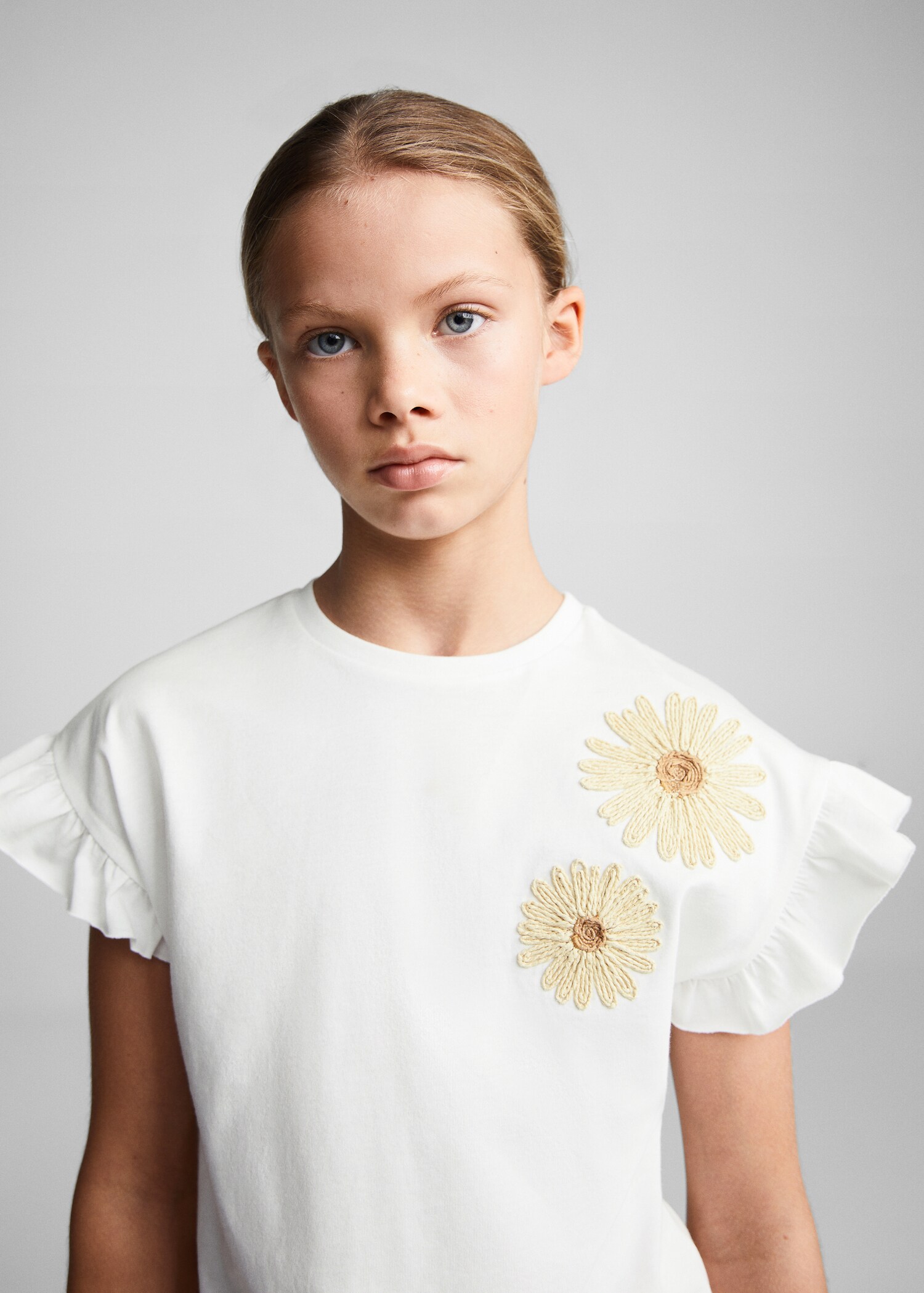 Embossed flowers t-shirt - Details of the article 1