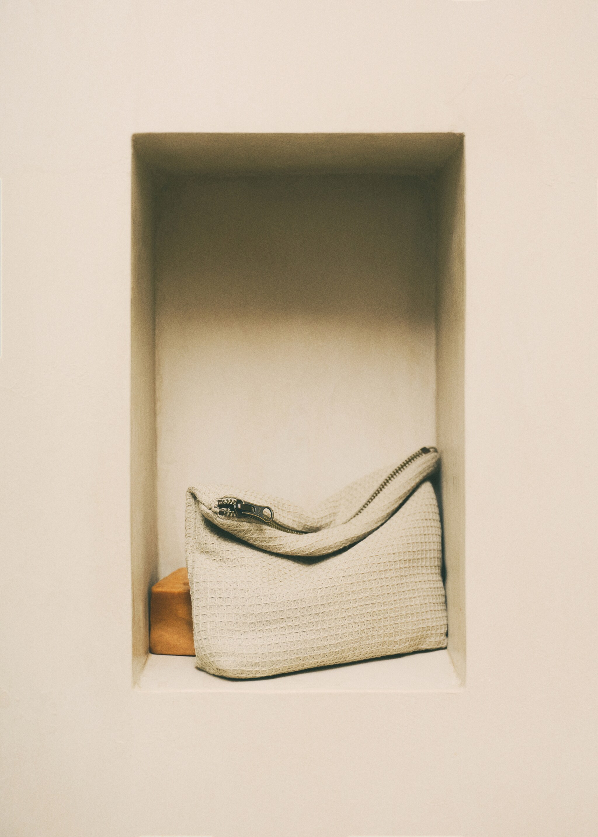 Cotton waffle make-up bag - Details of the article 6, Green. Ref: 67046051-00.