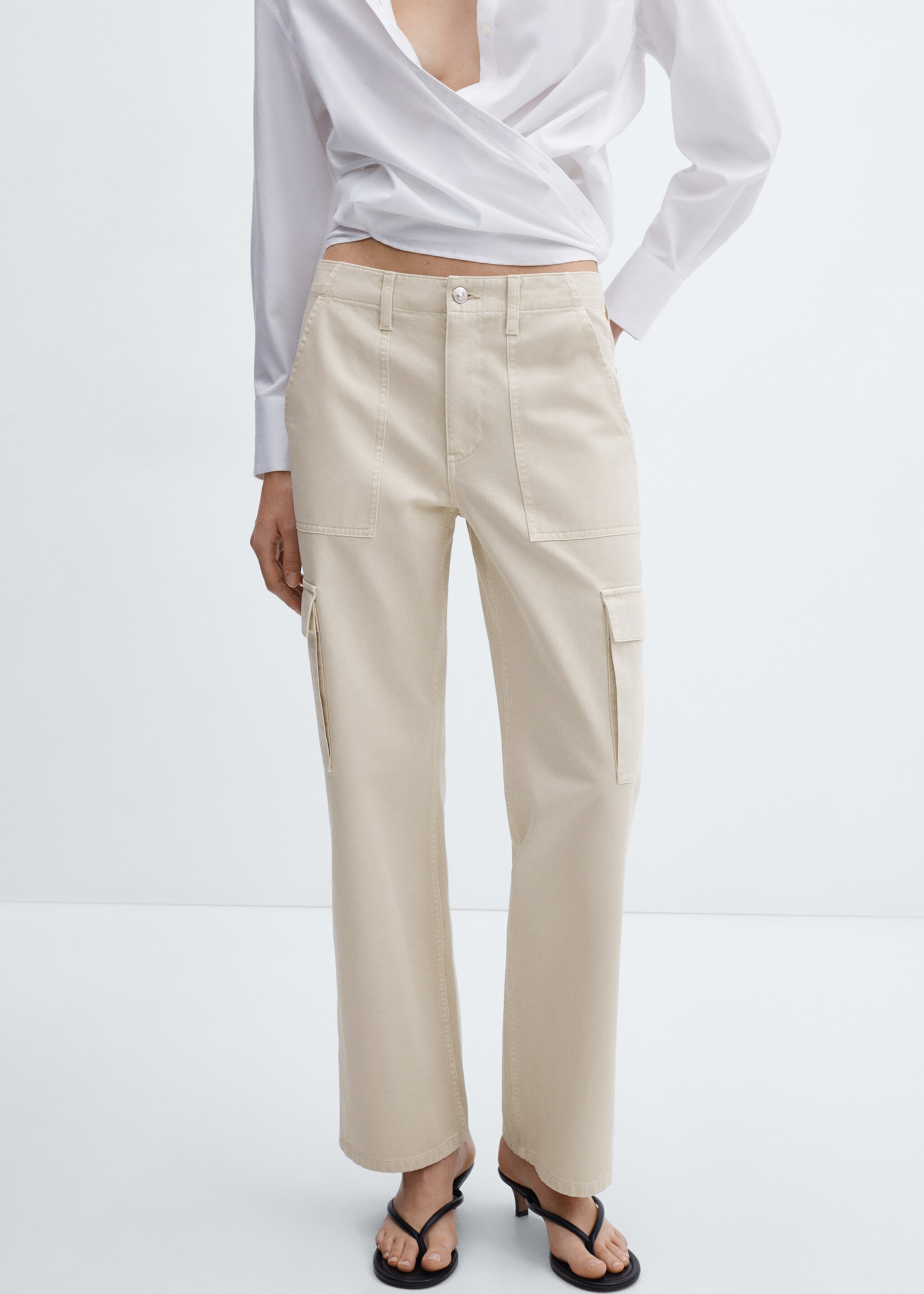 Cargo-Jeans mit Taschen - Mittlere Ansicht