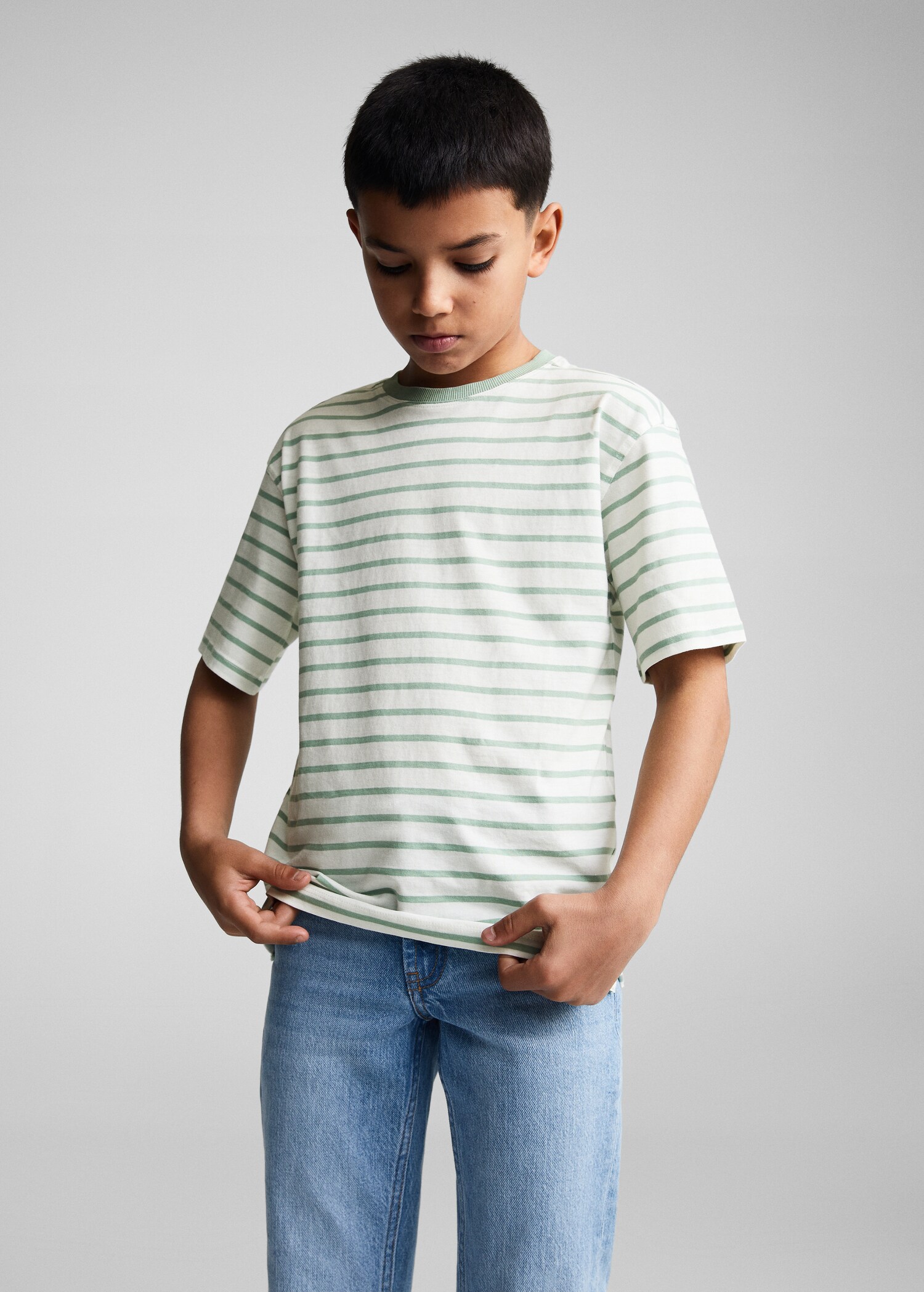 Randig bomull t-shirt - Bild av mittparti