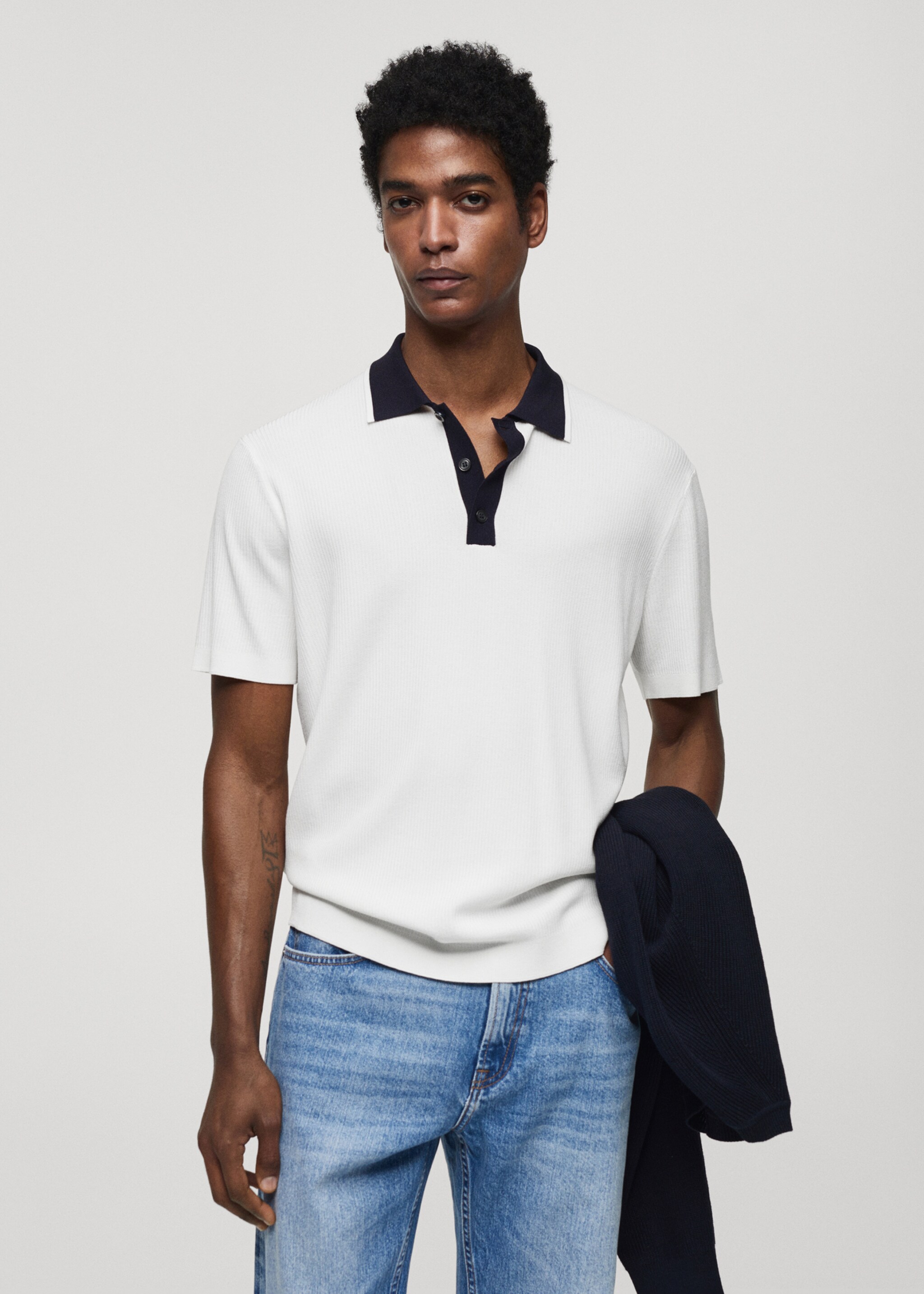 Polo maille col contrastant - Plan moyen, Blanc. Ref: 67046729-00.
