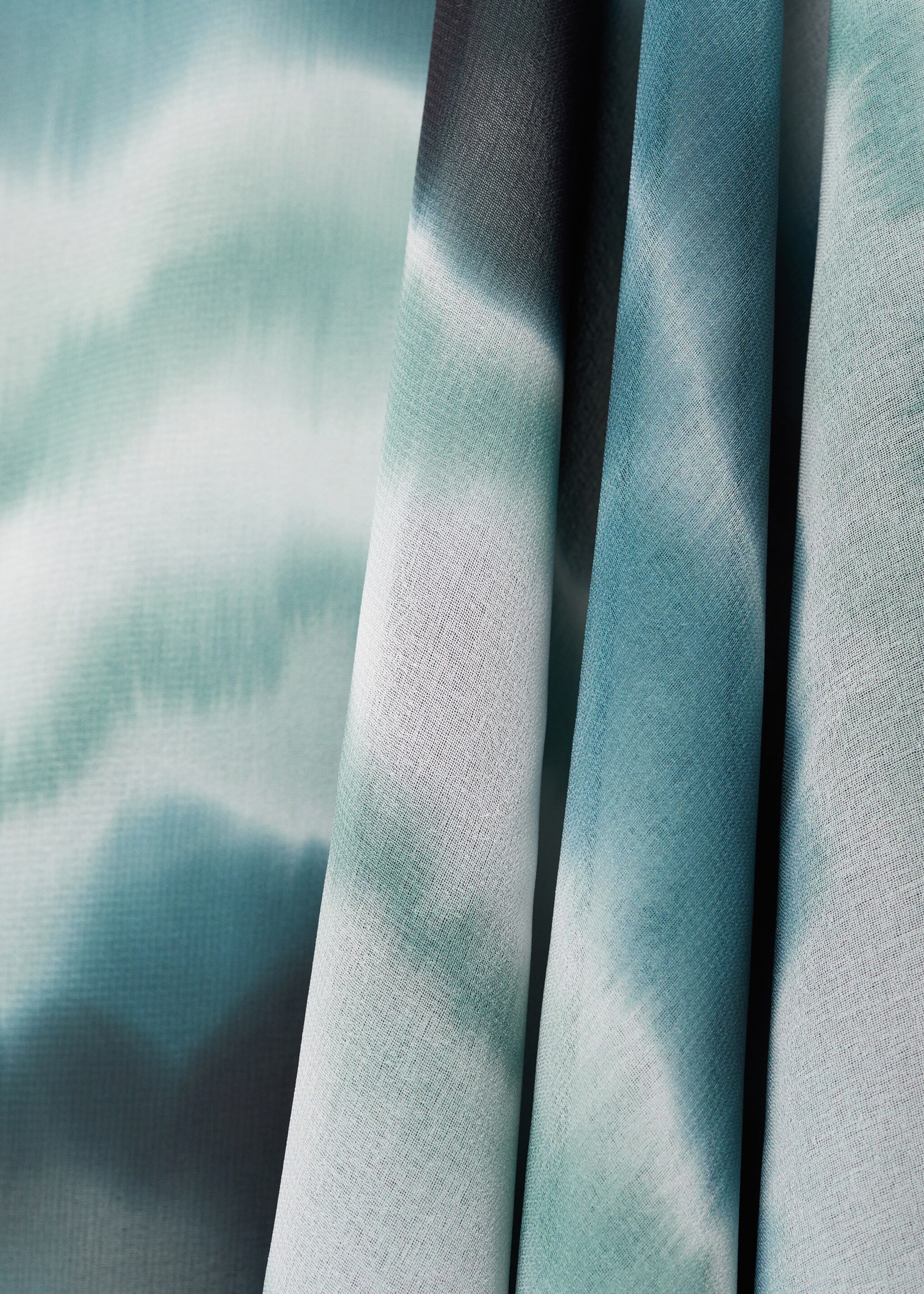 Tie-dye cape blouse - Details of the article 8