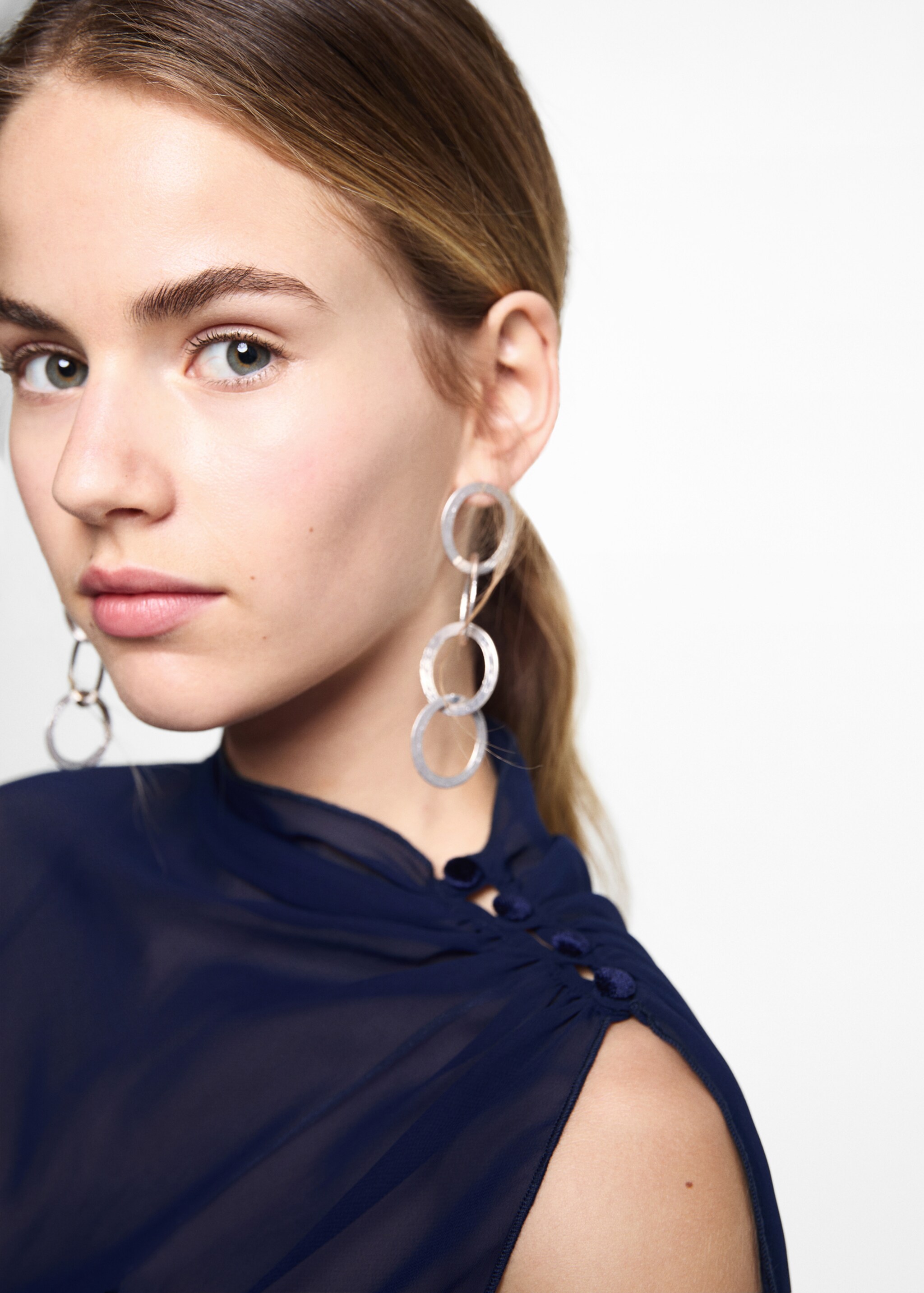 Soepelvallende cape-blouse - Detail van het artikel 1