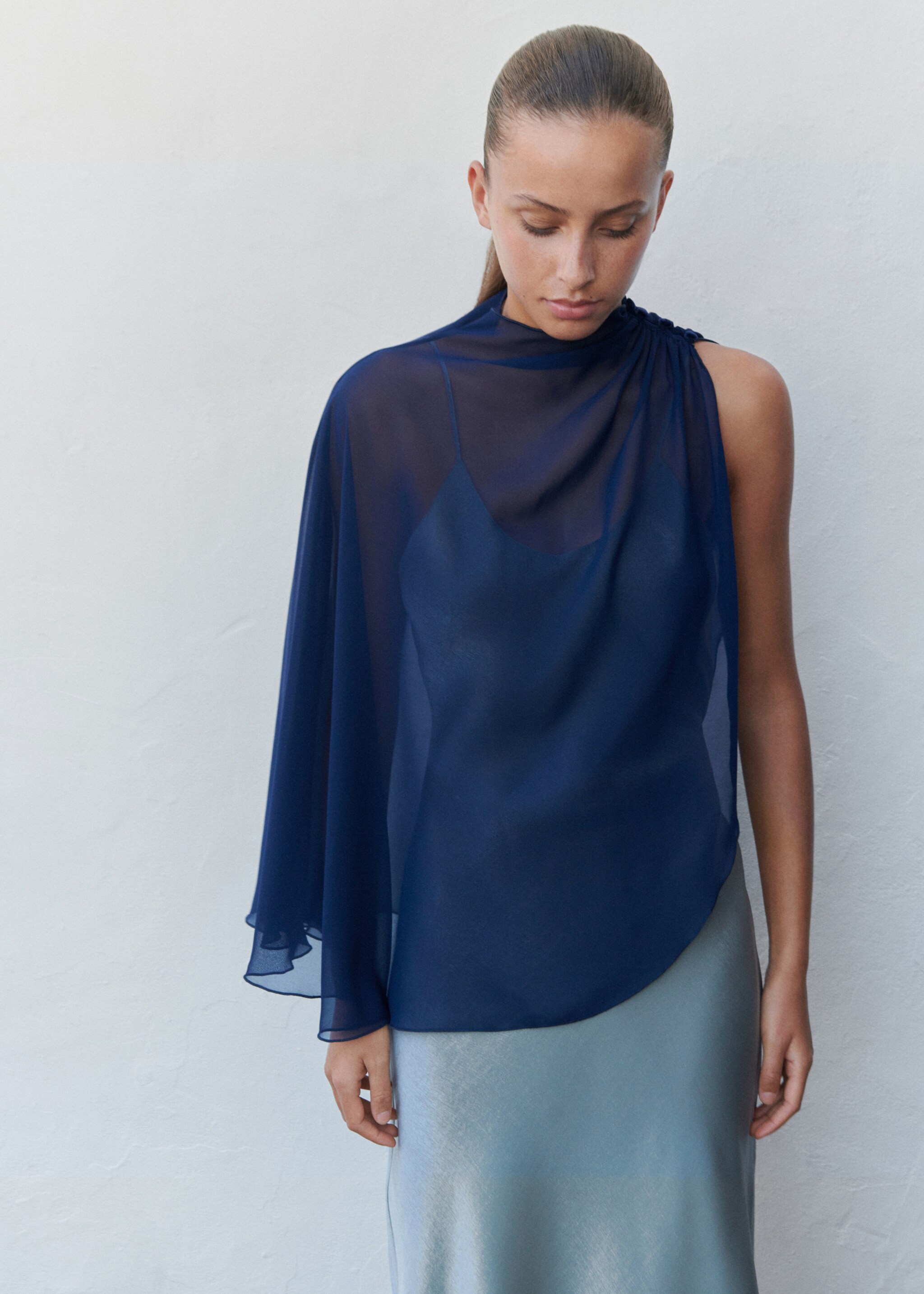 Soepelvallende cape-blouse - Detail van het artikel 5