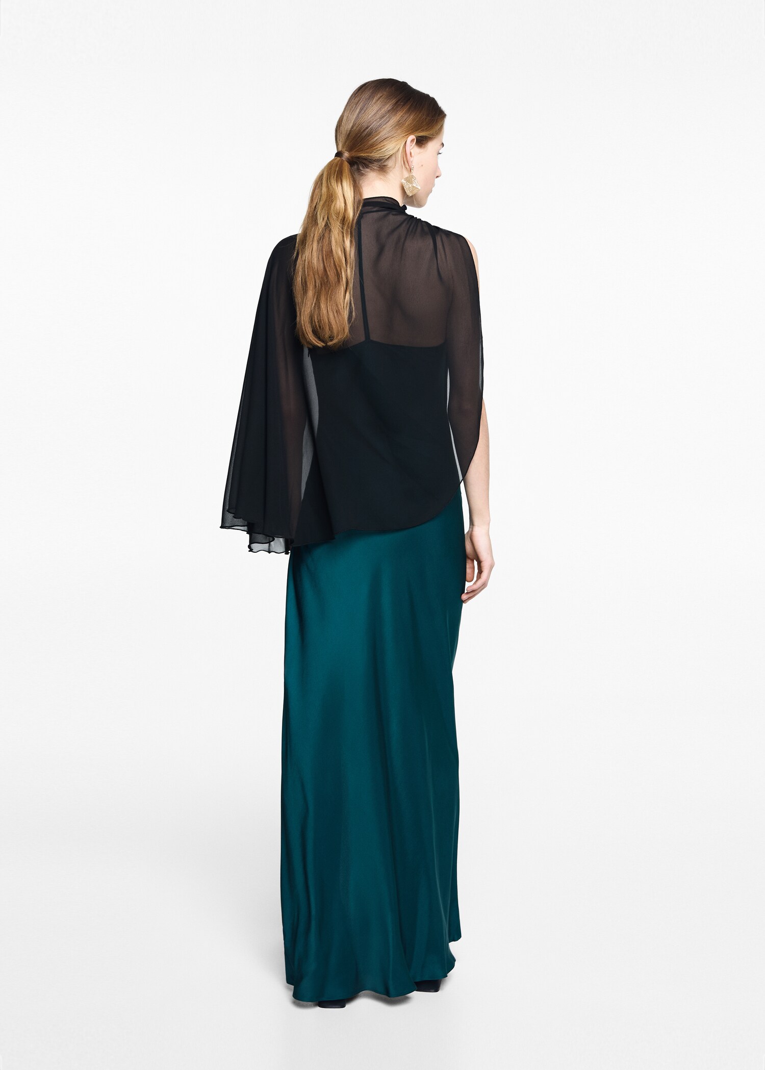 Fließende Bluse mit Cape-Effekt - Rückseite des Artikels