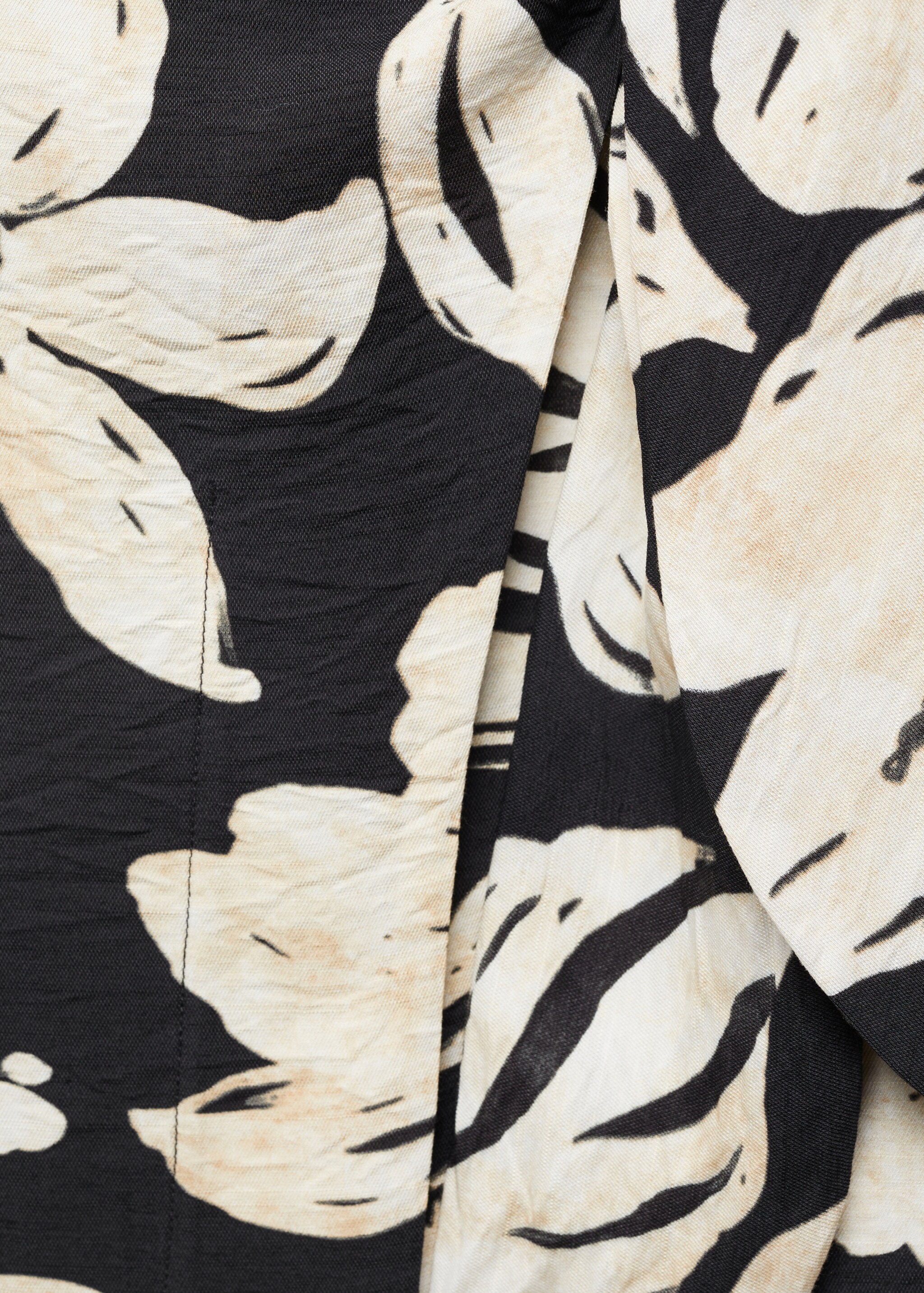 Geblümter Wickelrock - Detail des Artikels 8, Schwarz. Ref: 67047120-00.