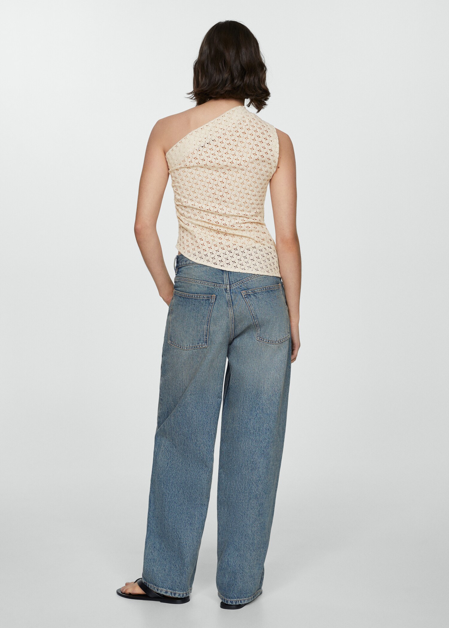 Asymmetrical openwork top - Reverse of the article
