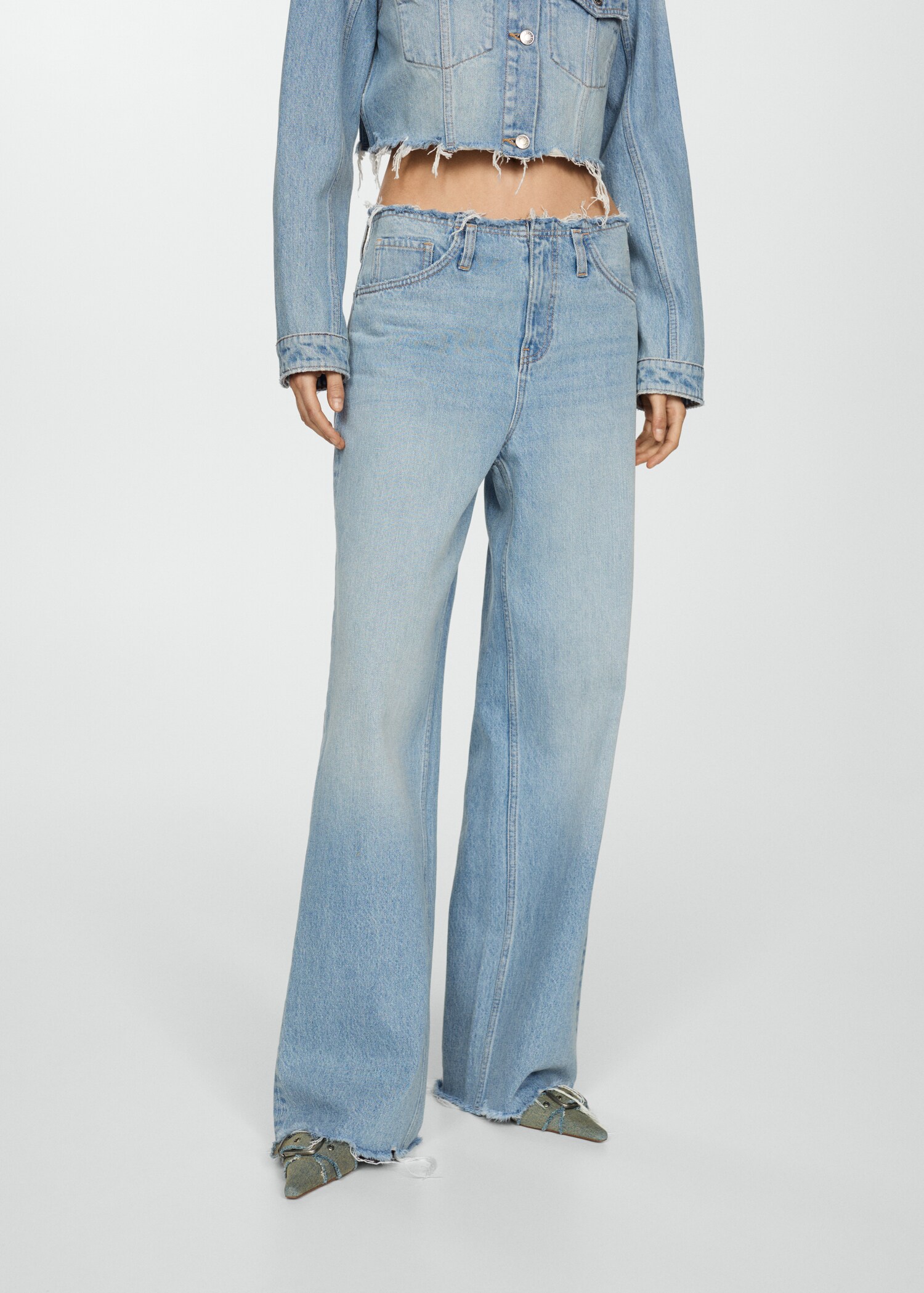 Wideleg-Jeans mit ausgefransten Abschlüssen - Mittlere Ansicht