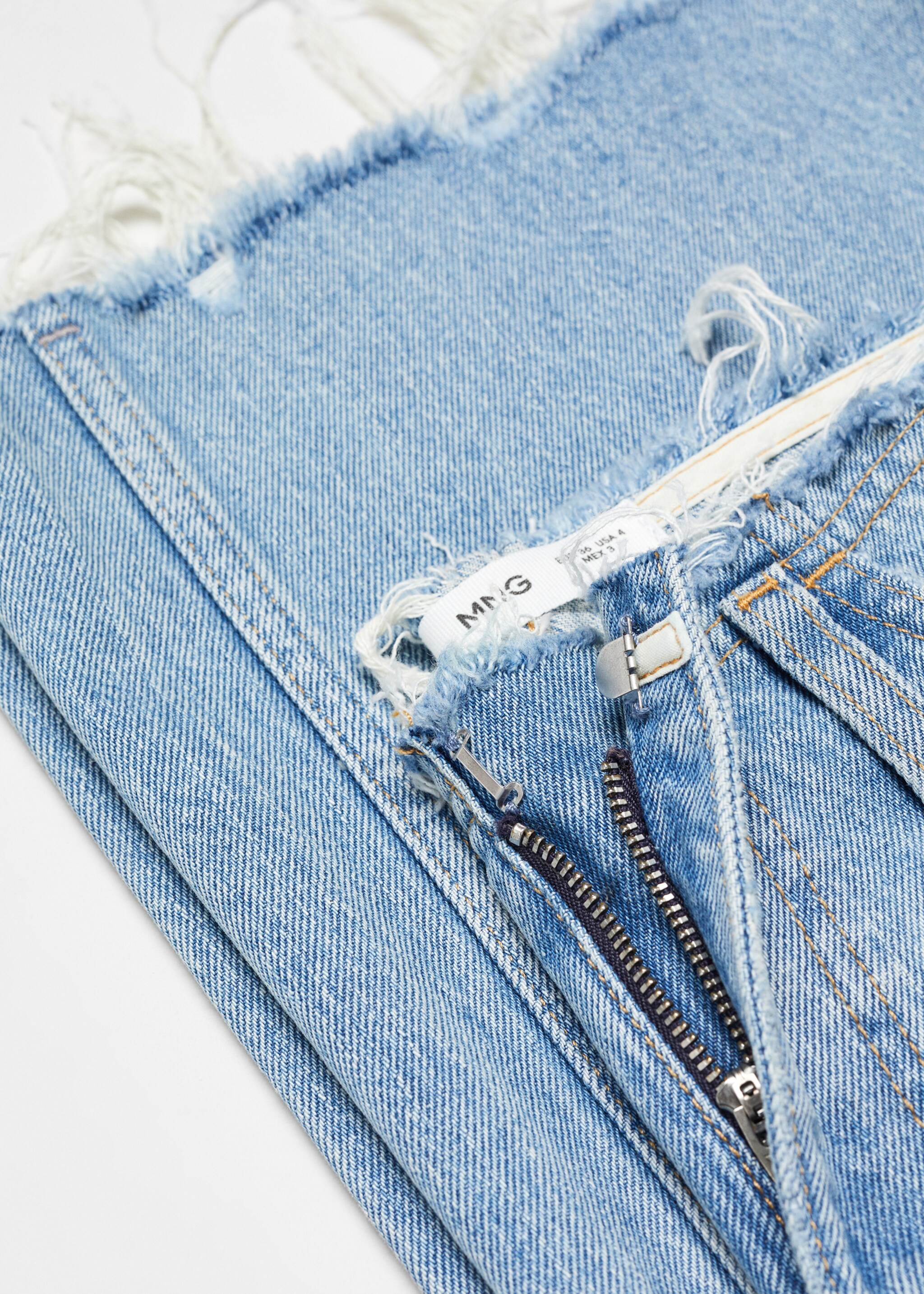 Wideleg-Jeans mit ausgefransten Abschlüssen - Detail des Artikels 8