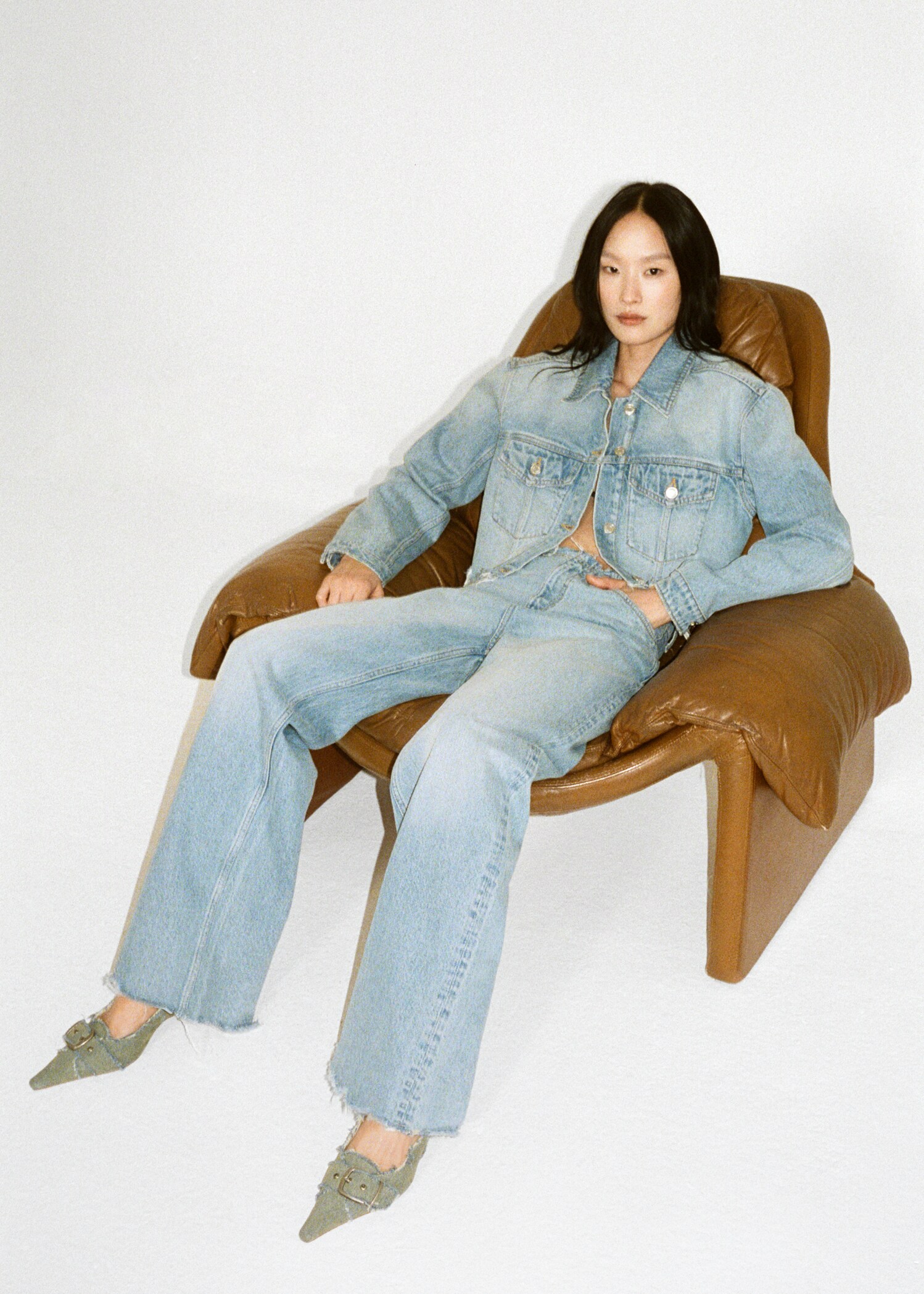 Wideleg-Jeans mit ausgefransten Abschlüssen - Detail des Artikels 9
