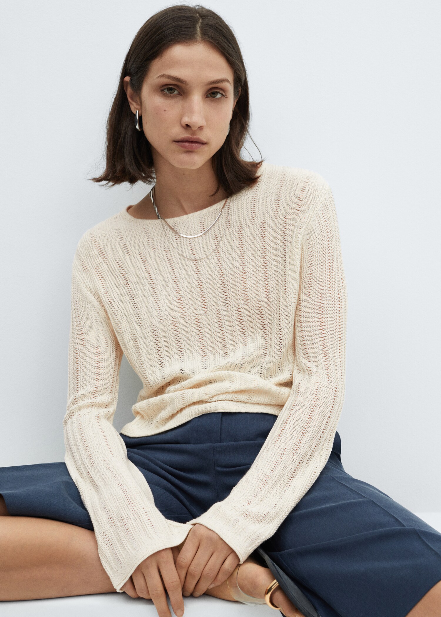 Flared-sleeve unstitched sweater - Details of the article 1