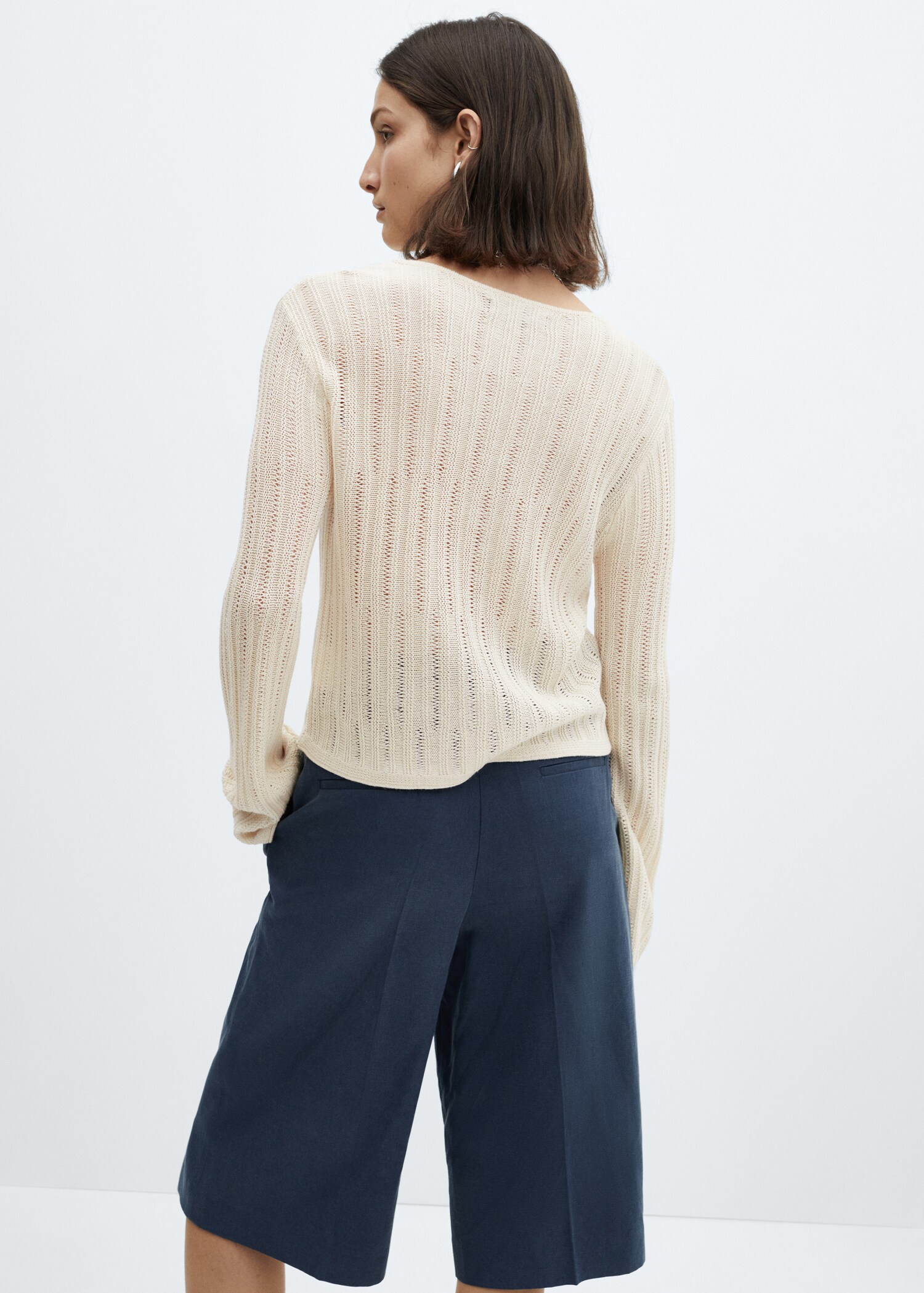 Flared-sleeve unstitched sweater - Reverse of the article