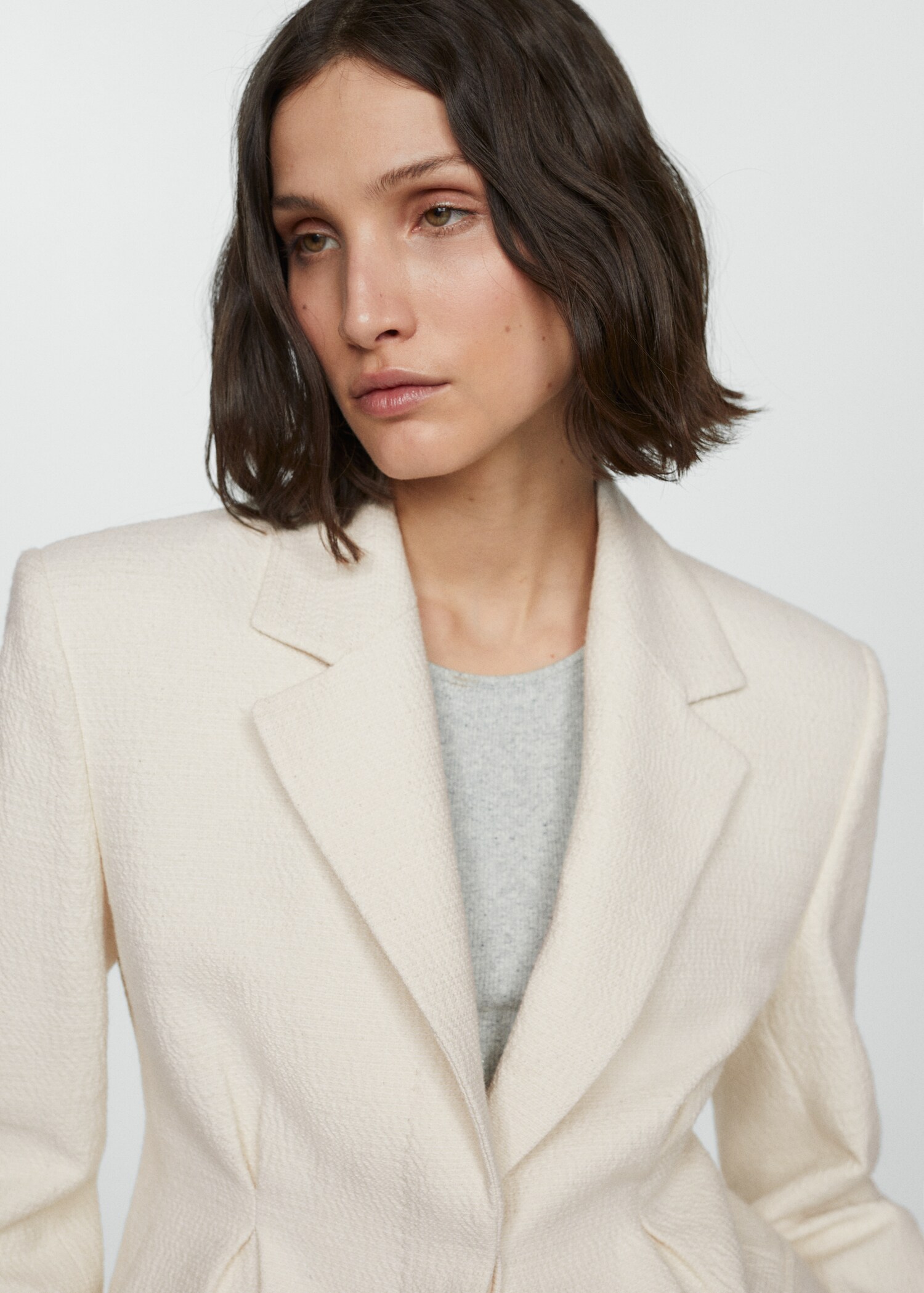 Textured jacket with pleat detail - Details of the article 1