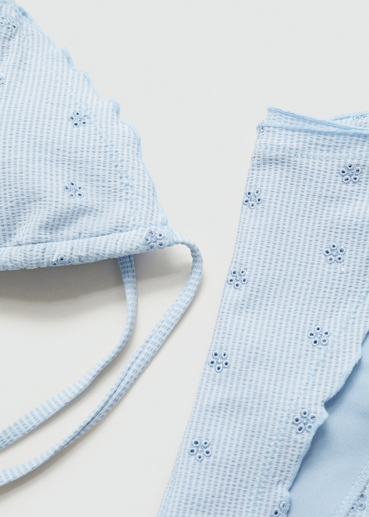 Bikini mit Blumenstickerei - Detail des Artikels 8