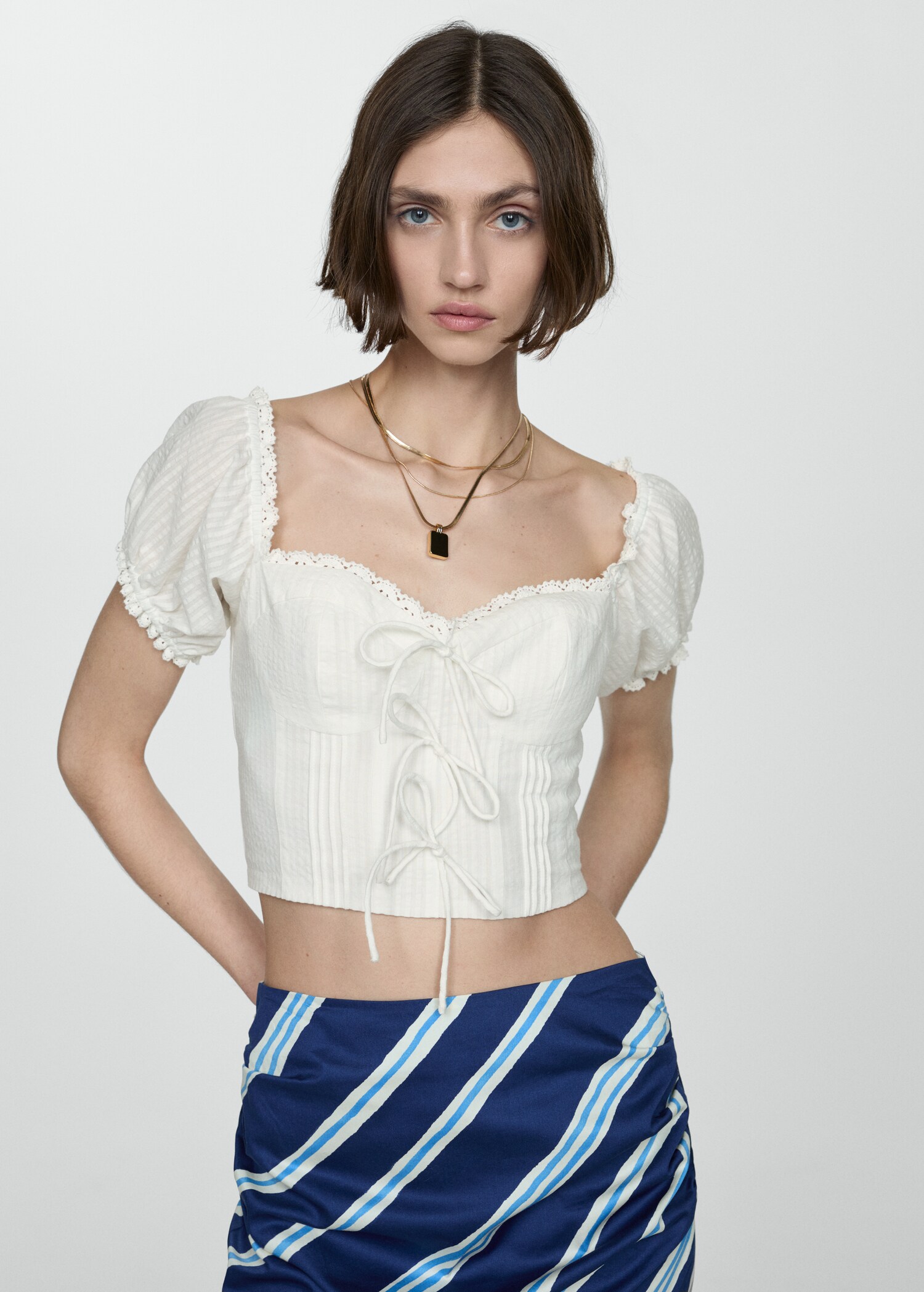 Cropped blouse with bow detail - Medium plane