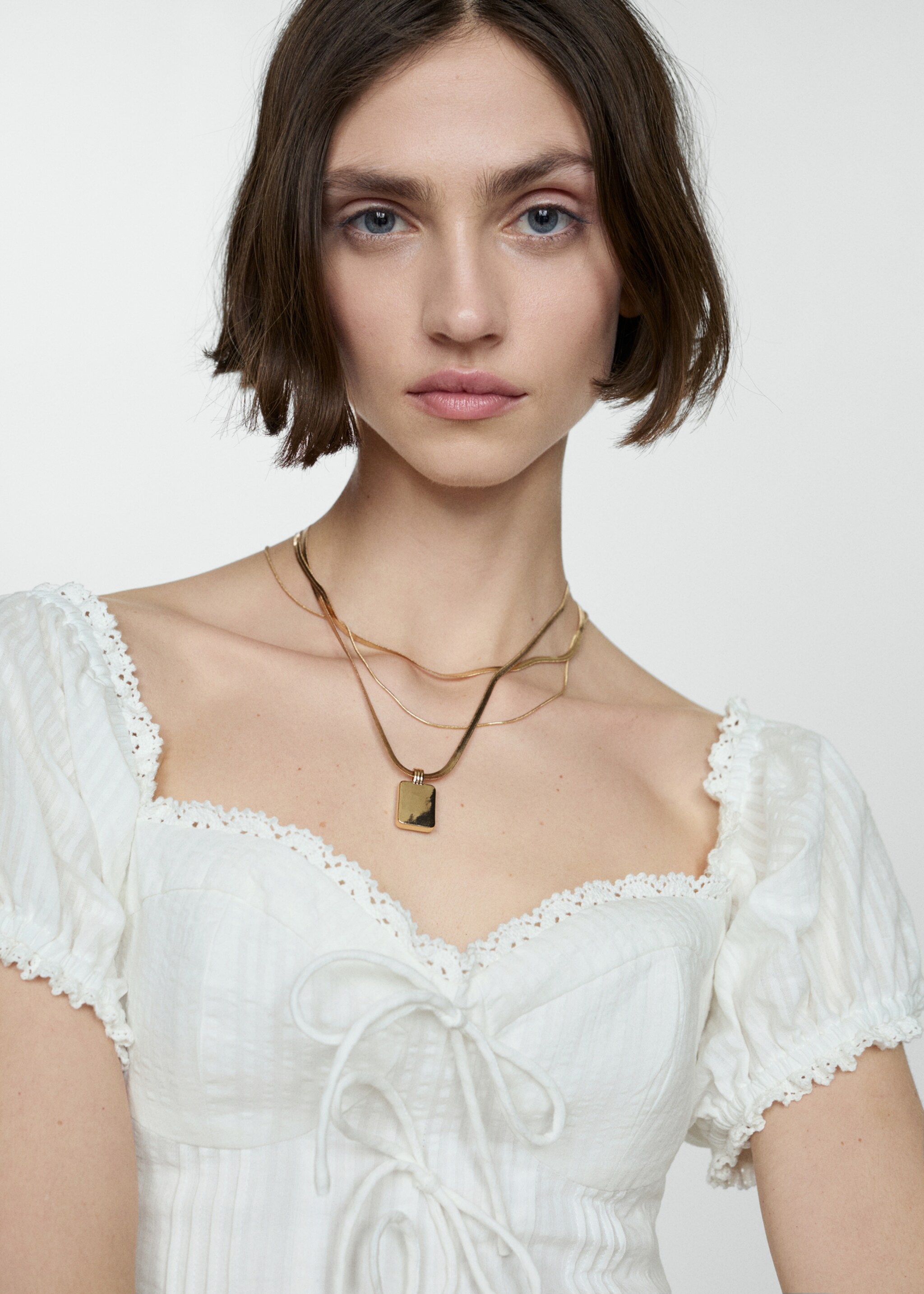 Cropped blouse with bow detail - Details of the article 1