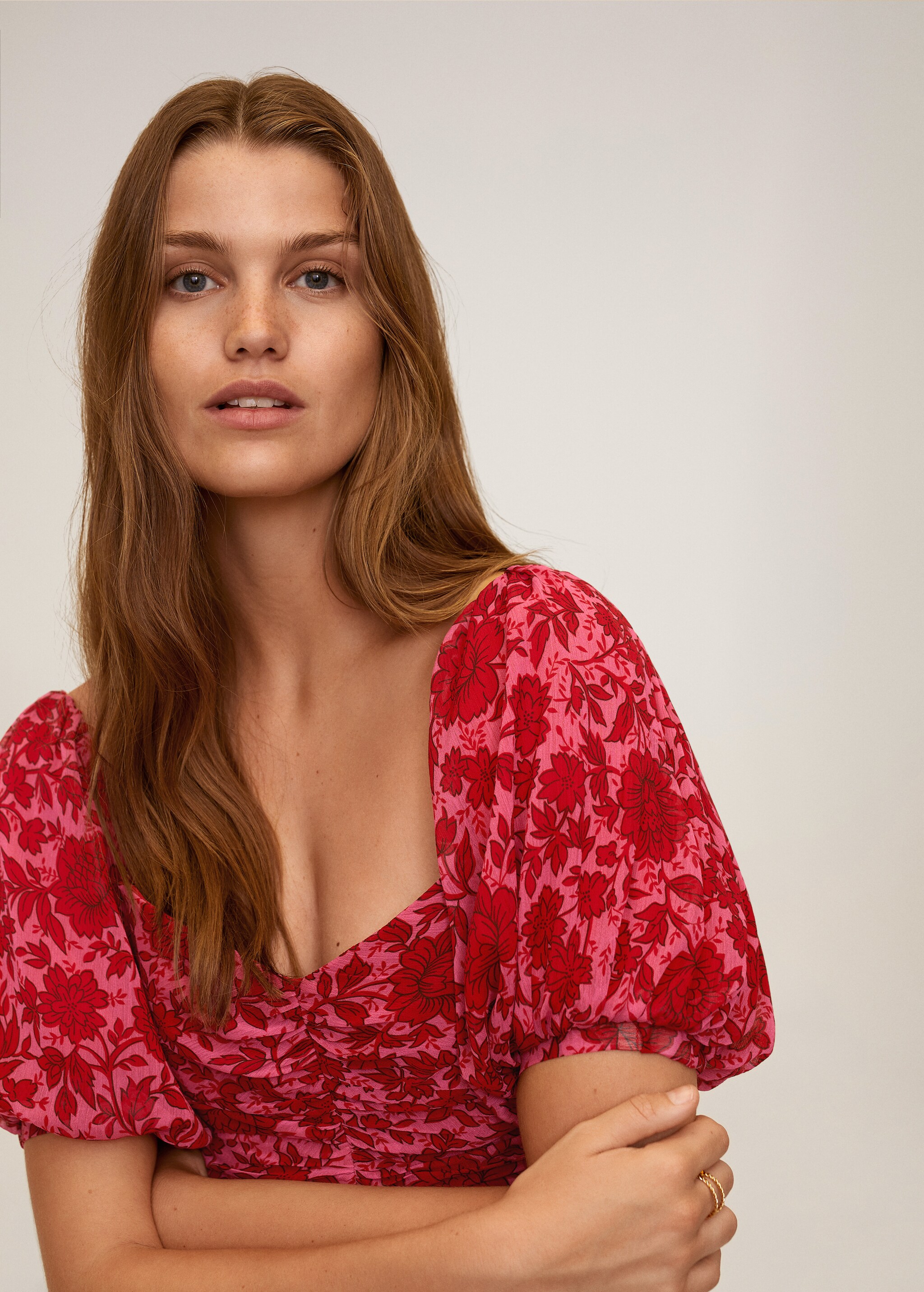 Vestido às flores com rufos - Pormenor do artigo 1