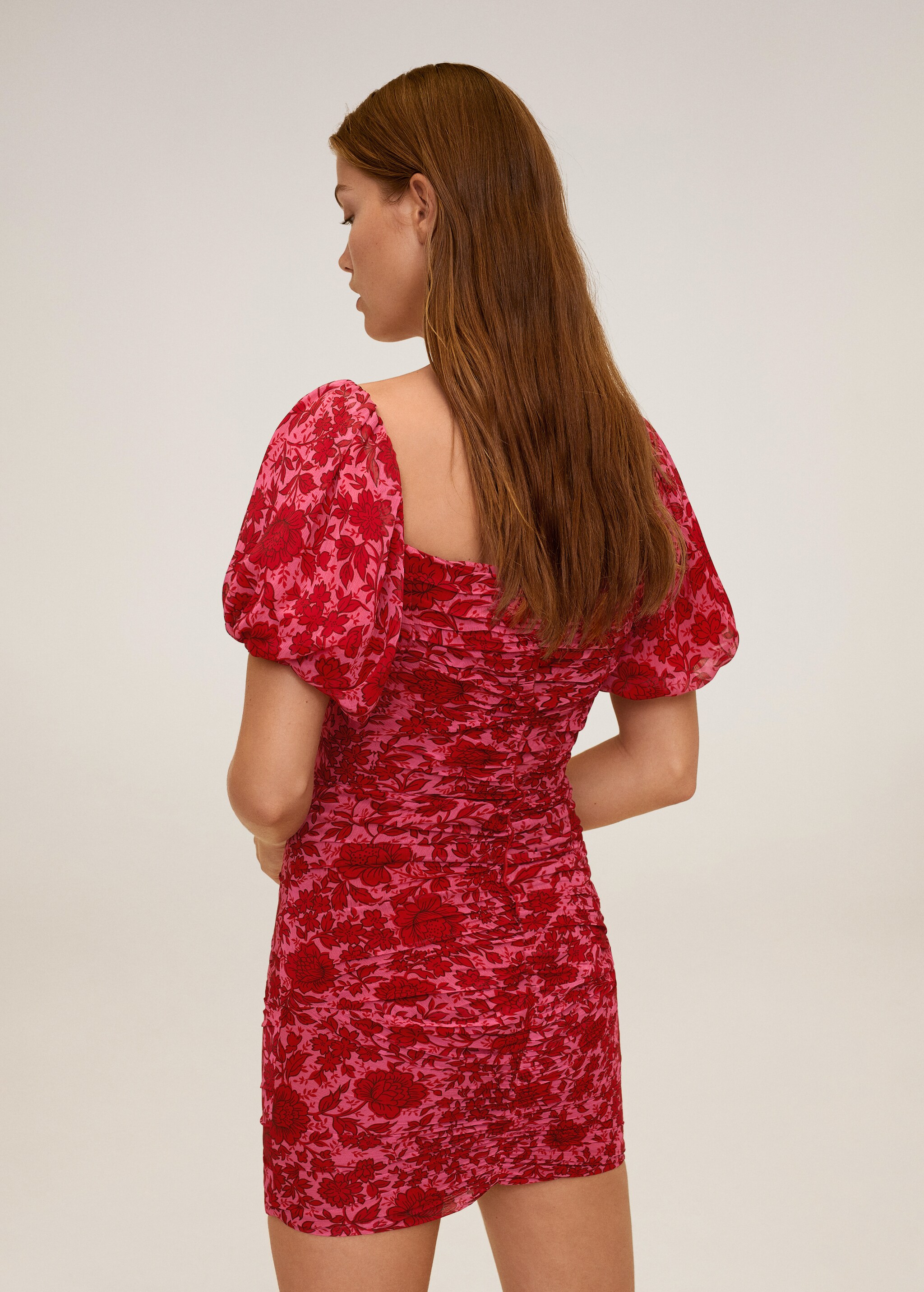 Vestido às flores com rufos - Verso do artigo