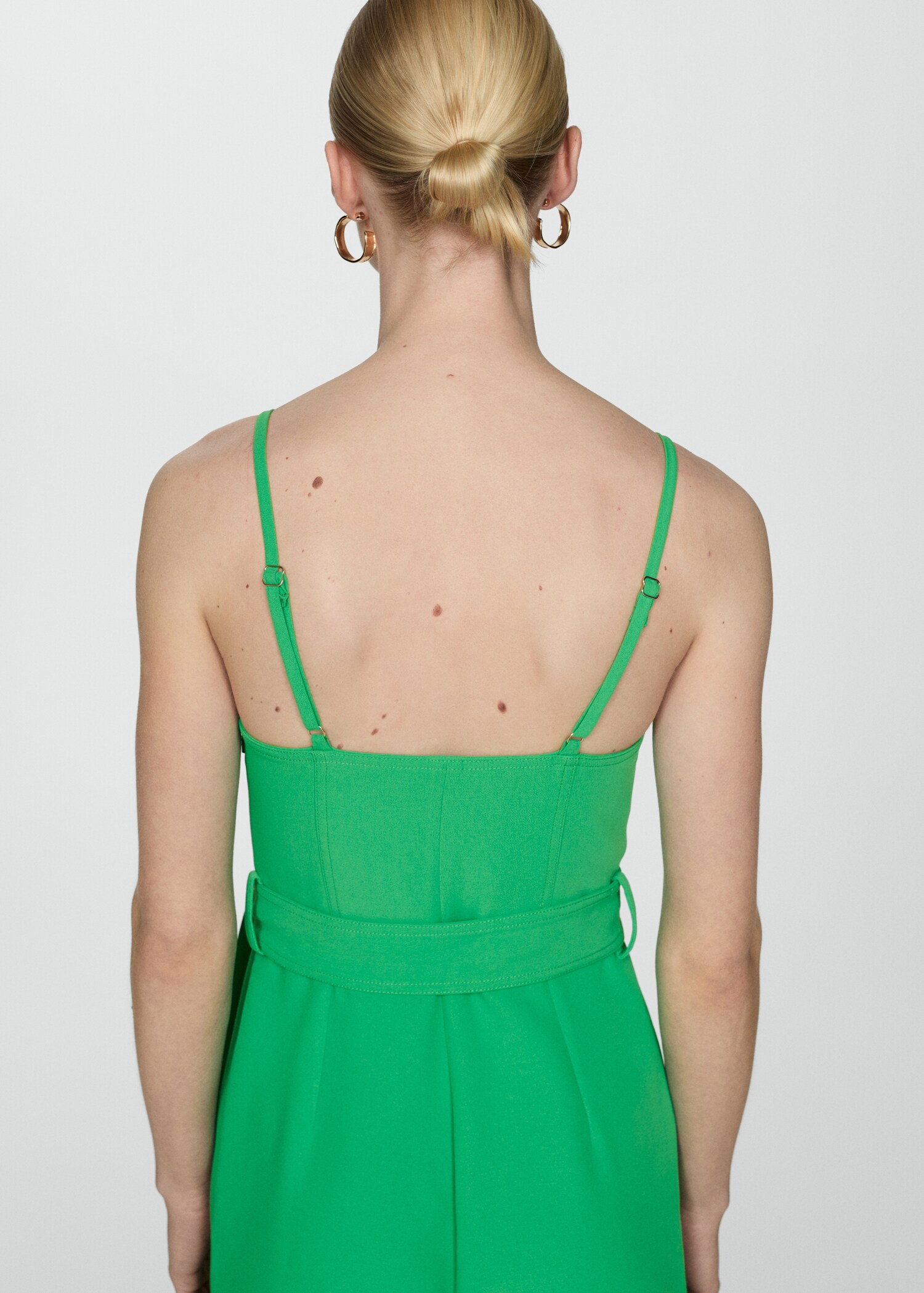 Langer Jumpsuit mit Schleife - Rückseite des Artikels