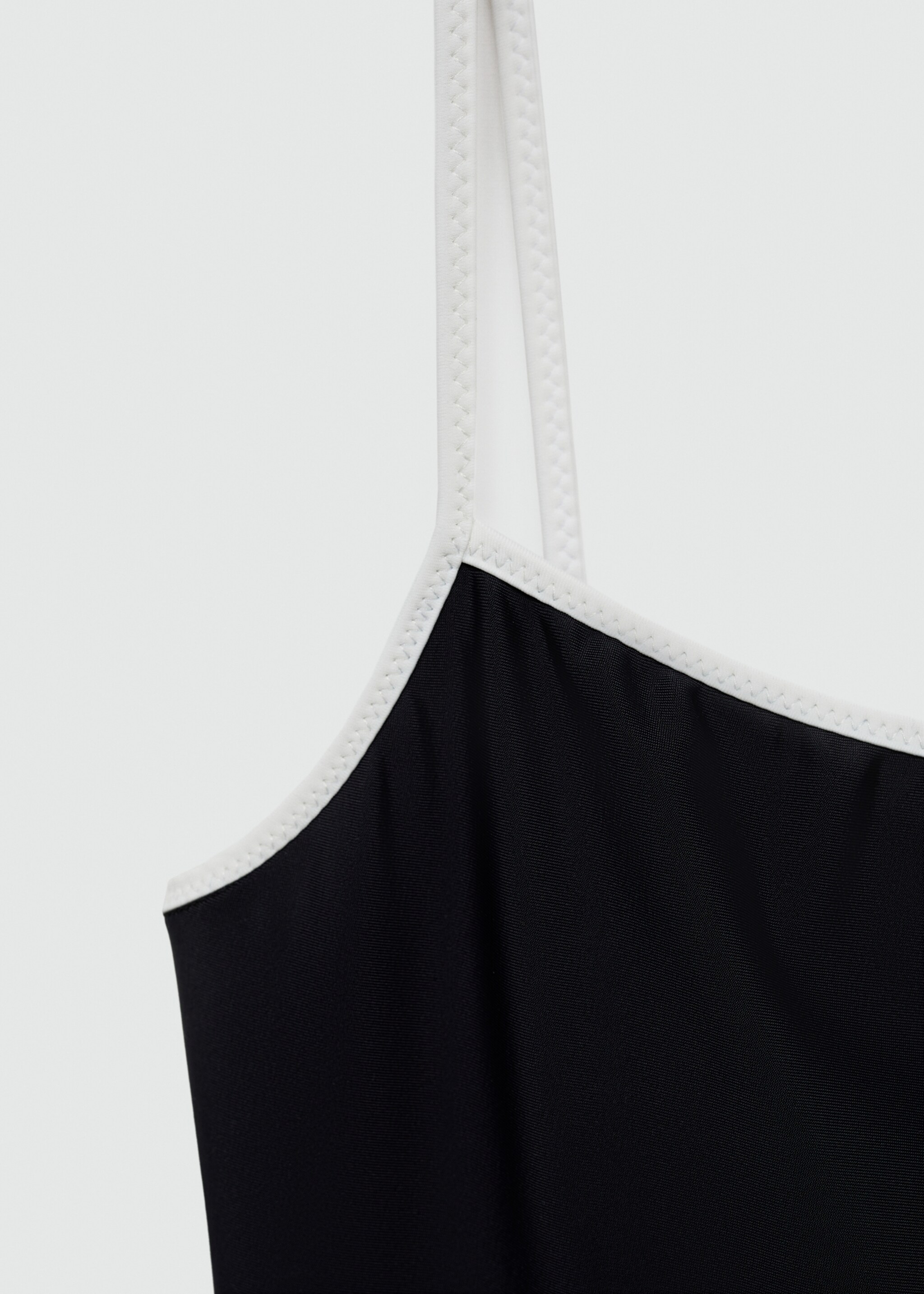 Swimming trunks with contrasting finishes - Details of the article 8