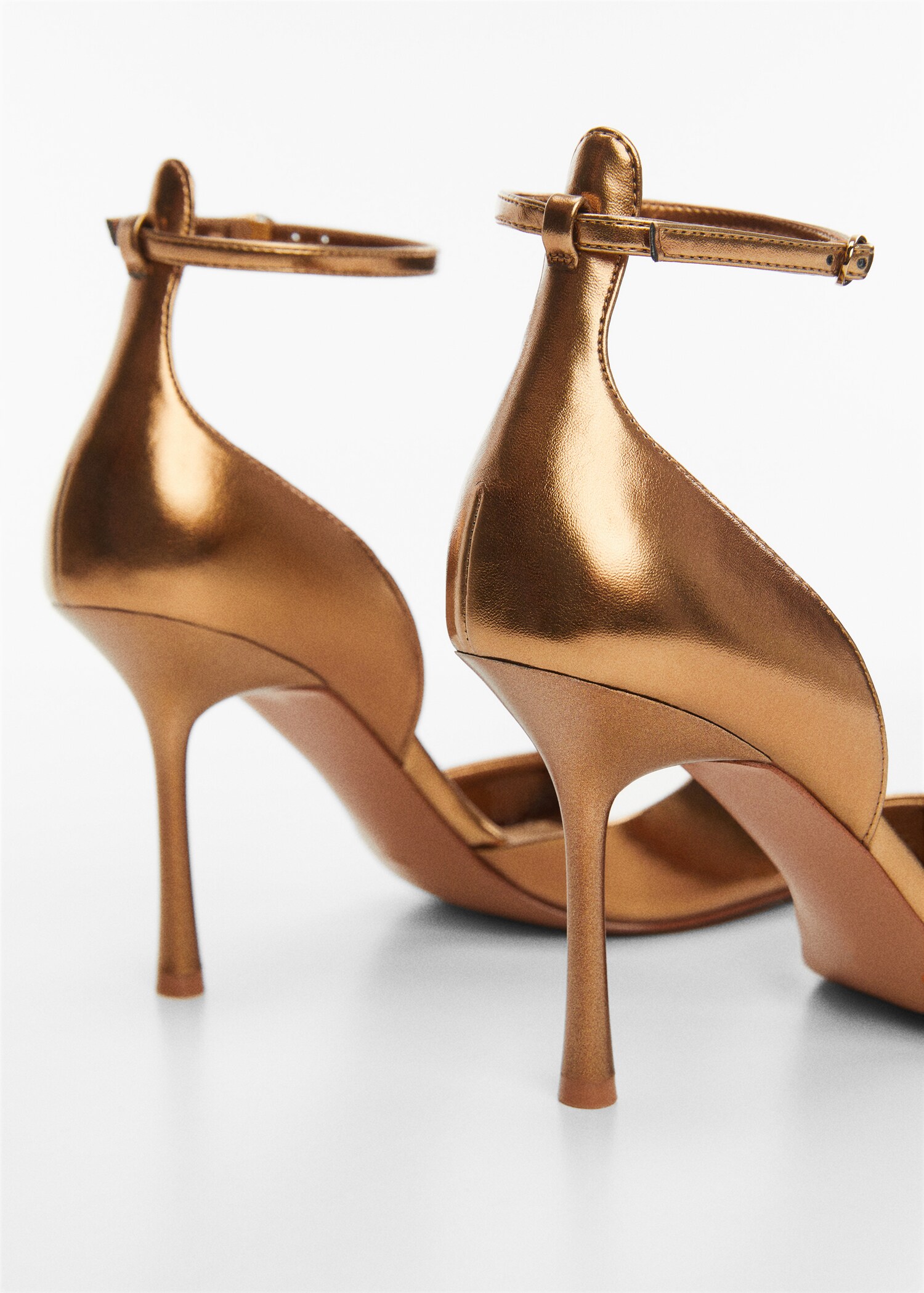 Metallic-Sandale mit Absatz - Detail des Artikels 1