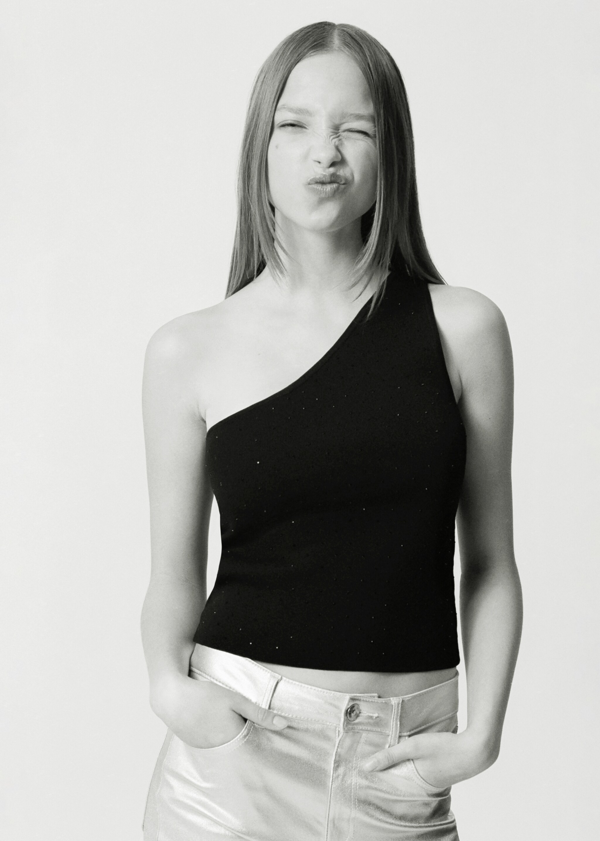 Asymmetrische crop top - Detail van het artikel 5, Zwart. Ref: 67050360-00.