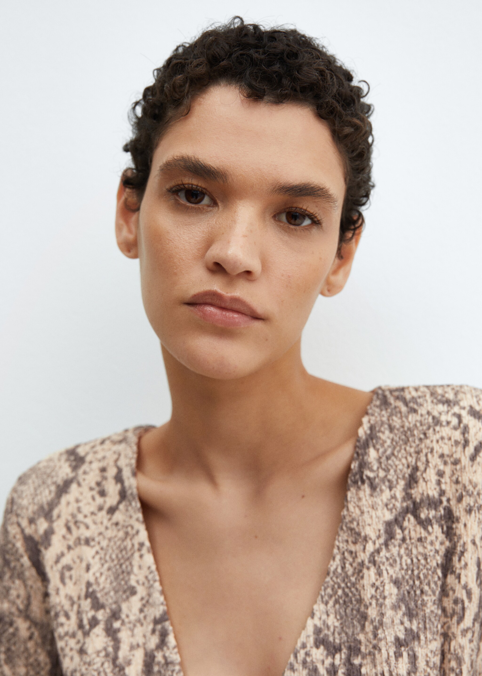 Animal-print textured dress - Details of the article 1, Beige. Ref: 67050461-00.