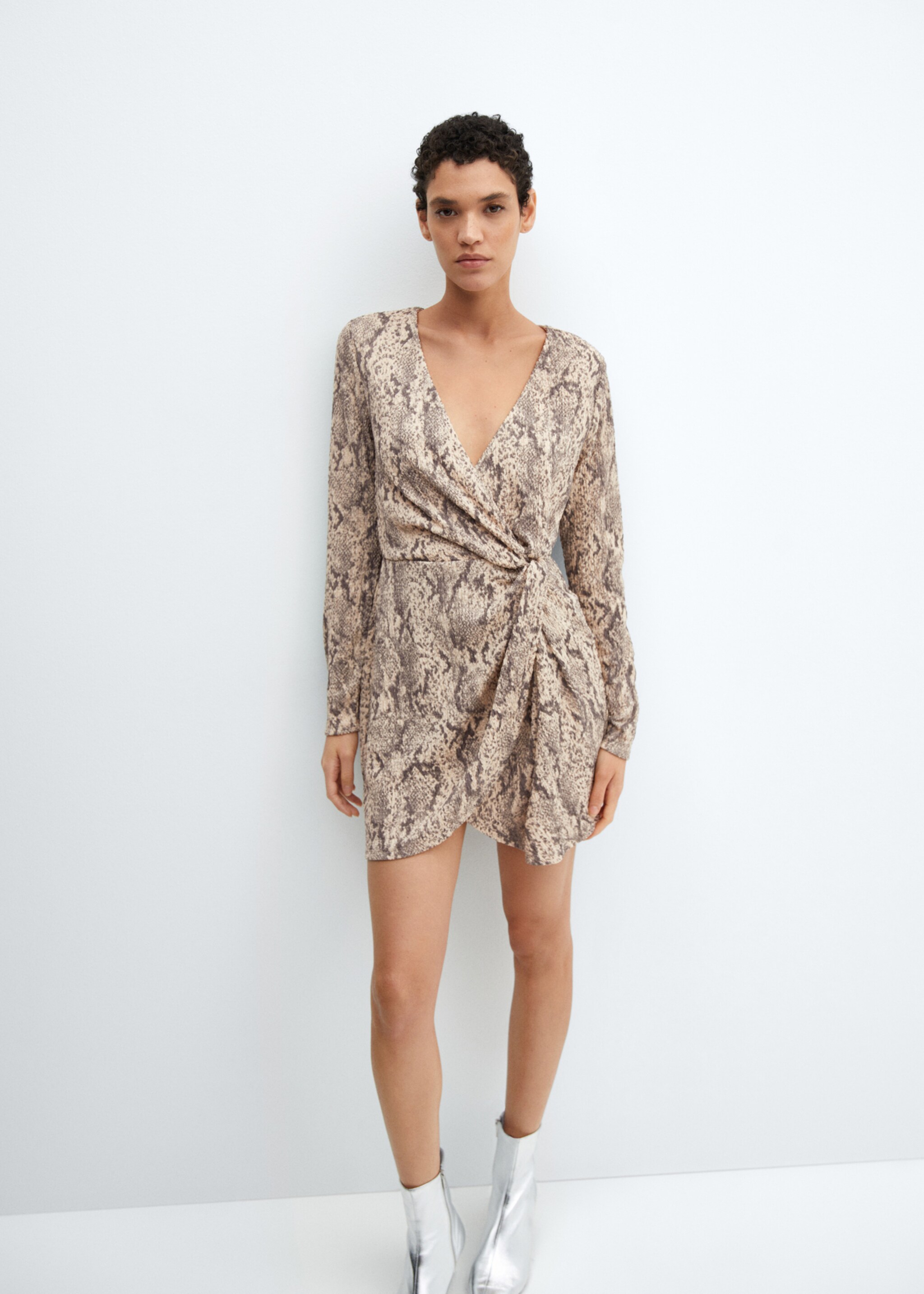 Animal-print textured dress - Details of the article 2, Beige. Ref: 67050461-00.