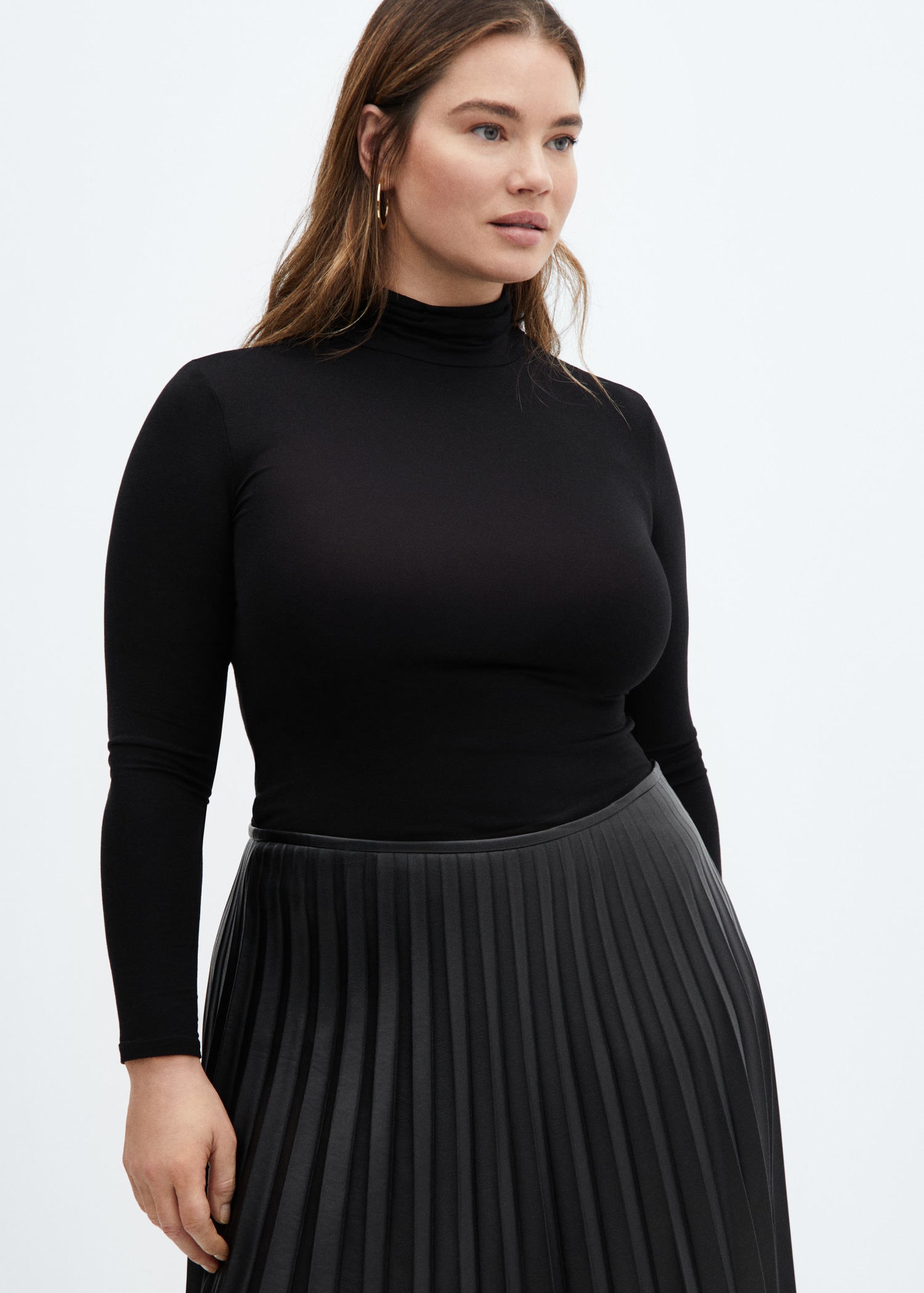 Falda plisada efecto piel Mujer MANGO OUTLET España (Península