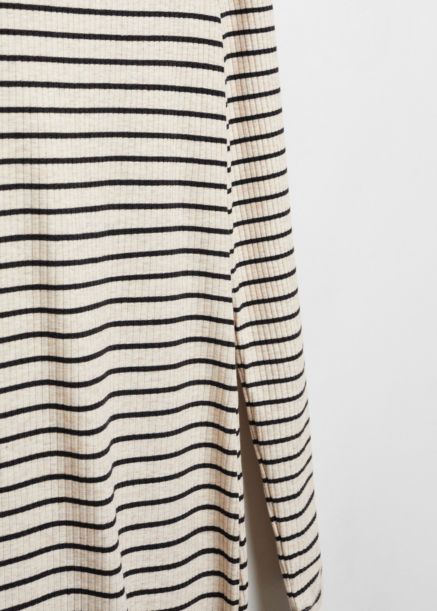 Gestreiftes Kleid mit Rippstruktur - Detail des Artikels 8