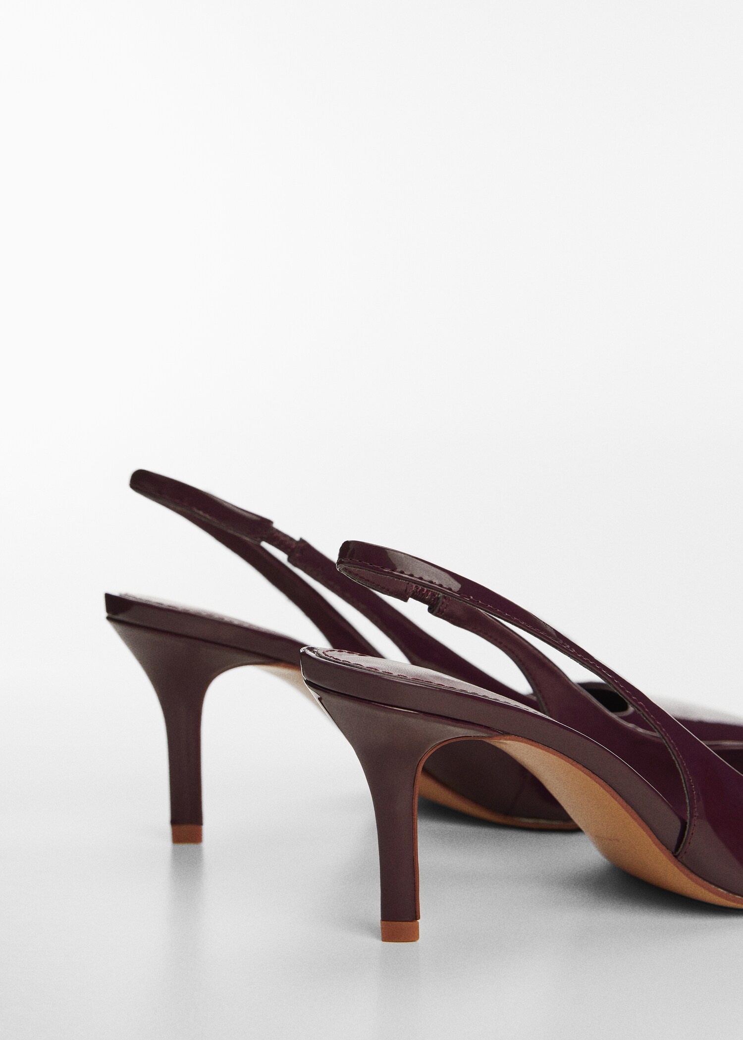 Pointed-toe heeled shoes - Details of the article 1