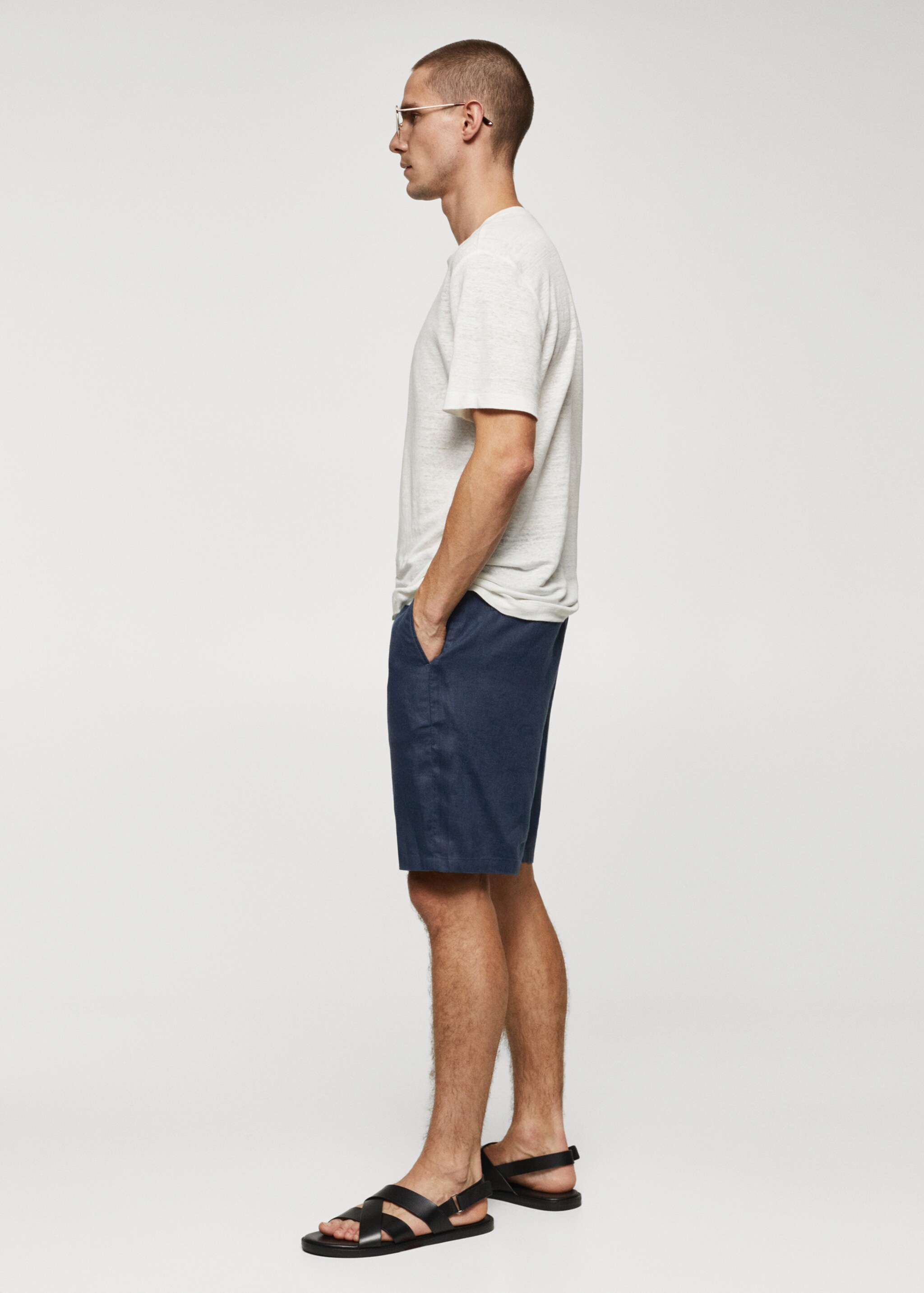 100% linen bermuda shorts - Details of the article 2, Navy. Ref: 67050617-00.
