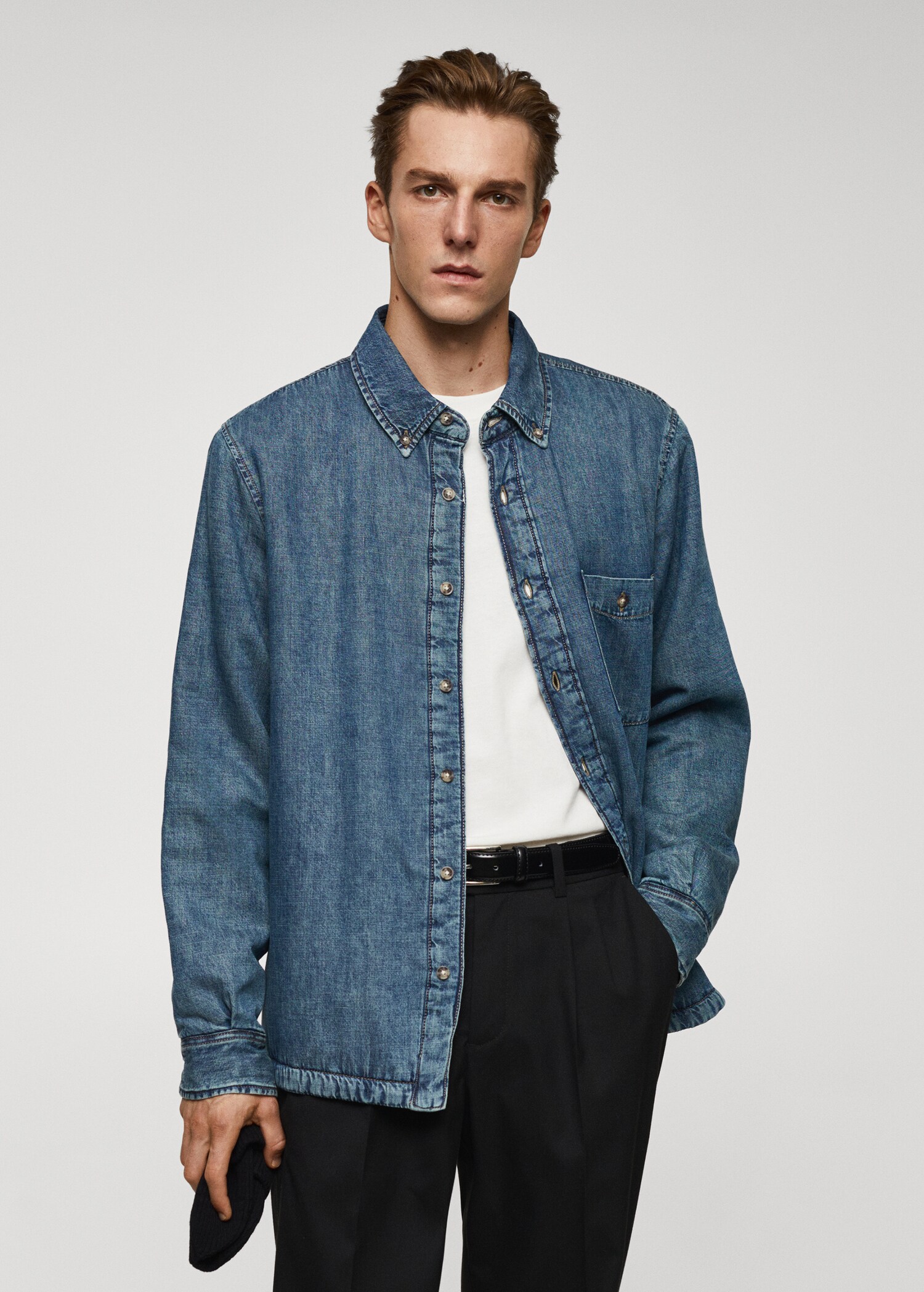 Sobrecamisa denim acolchada - Plano medio