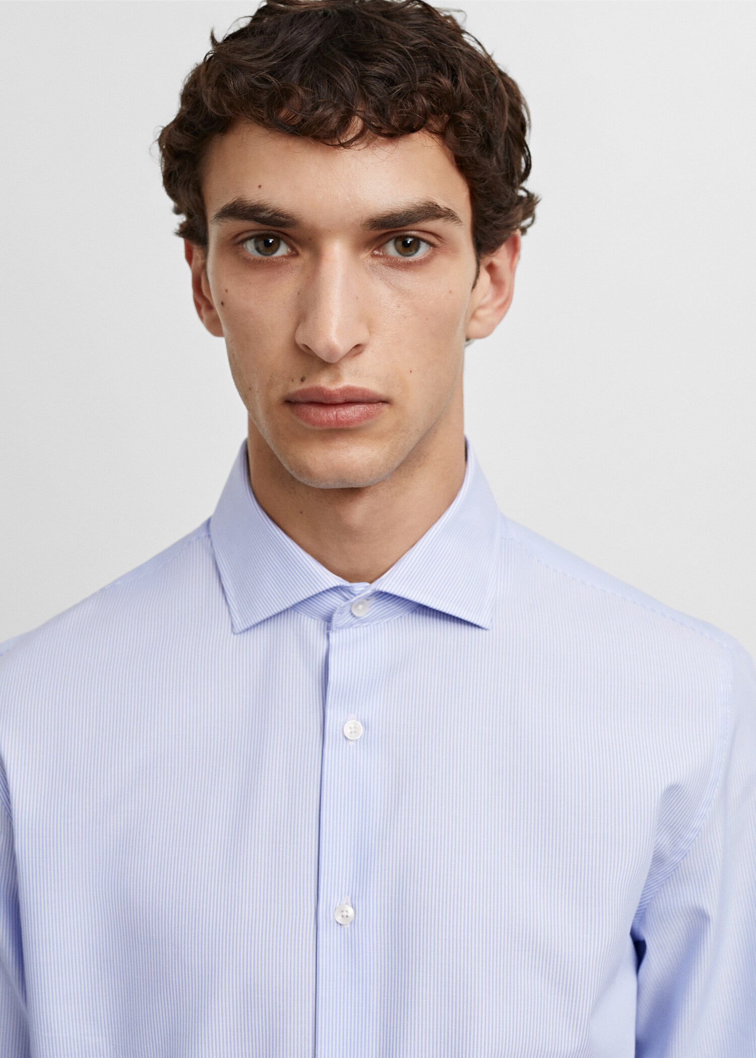 Feingestreiftes Slim Fit-Oberhemd aus Twill - Detail des Artikels 1