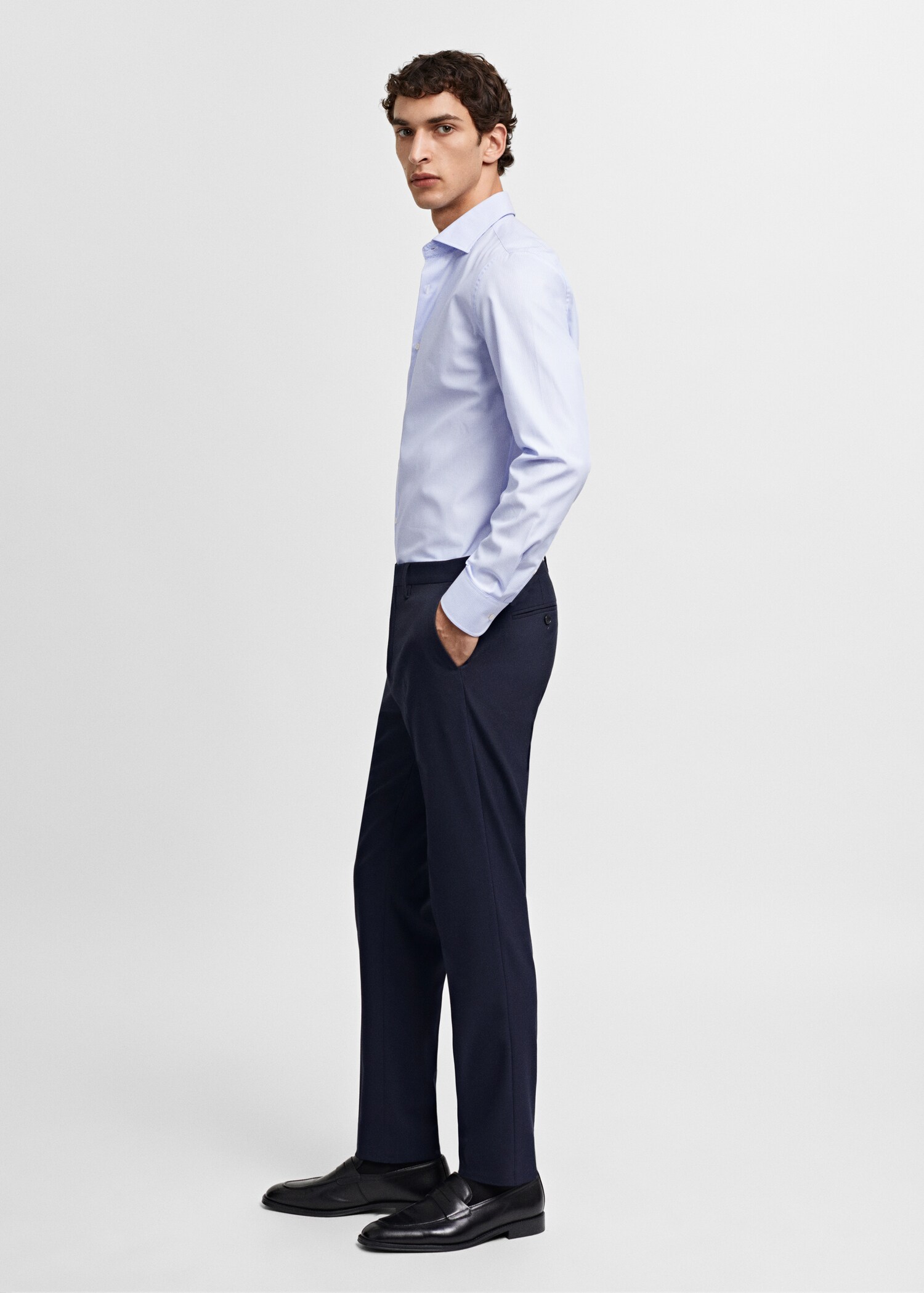 Feingestreiftes Slim Fit-Oberhemd aus Twill - Detail des Artikels 2