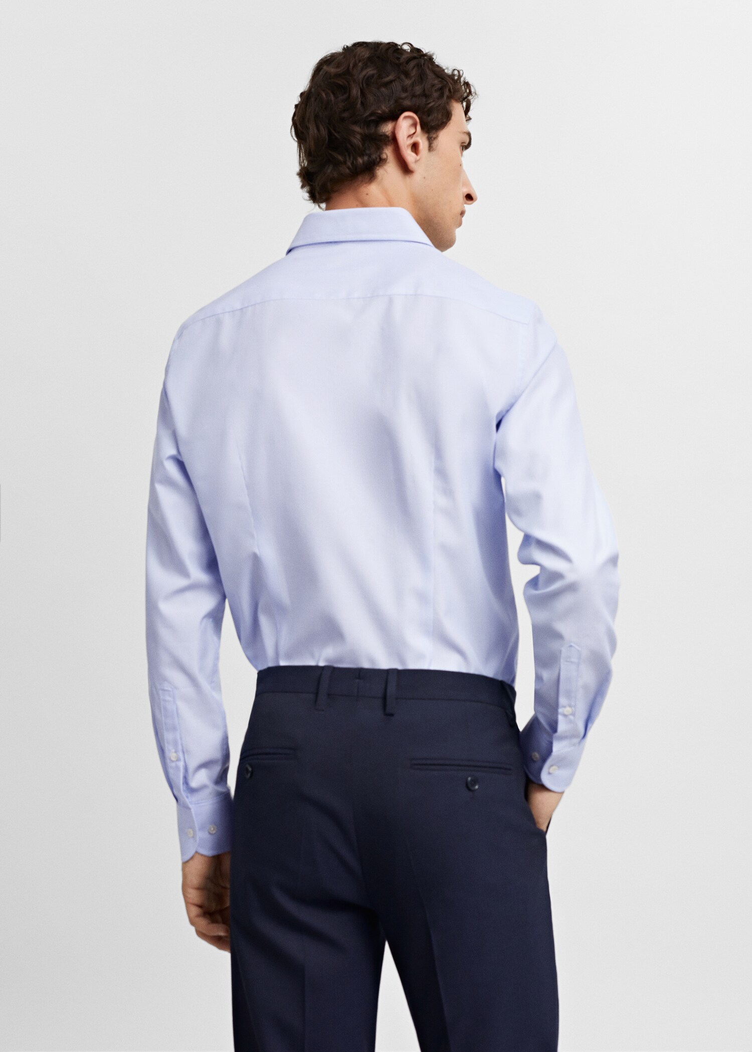 Feingestreiftes Slim Fit-Oberhemd aus Twill - Rückseite des Artikels