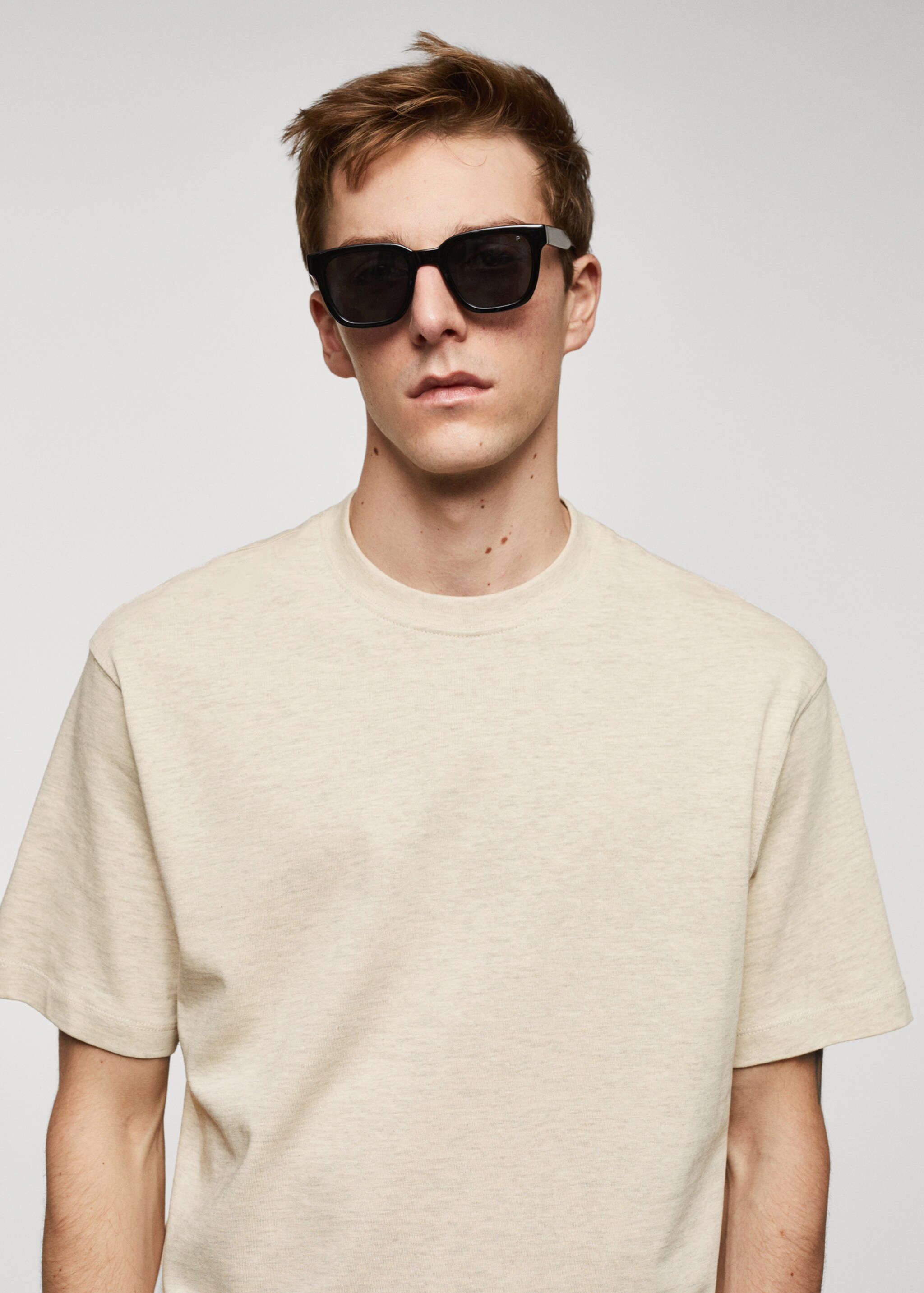 Basic 100% cotton relaxed-fit t-shirt - Details of the article 1, Sand. Ref: 67050644-00.
