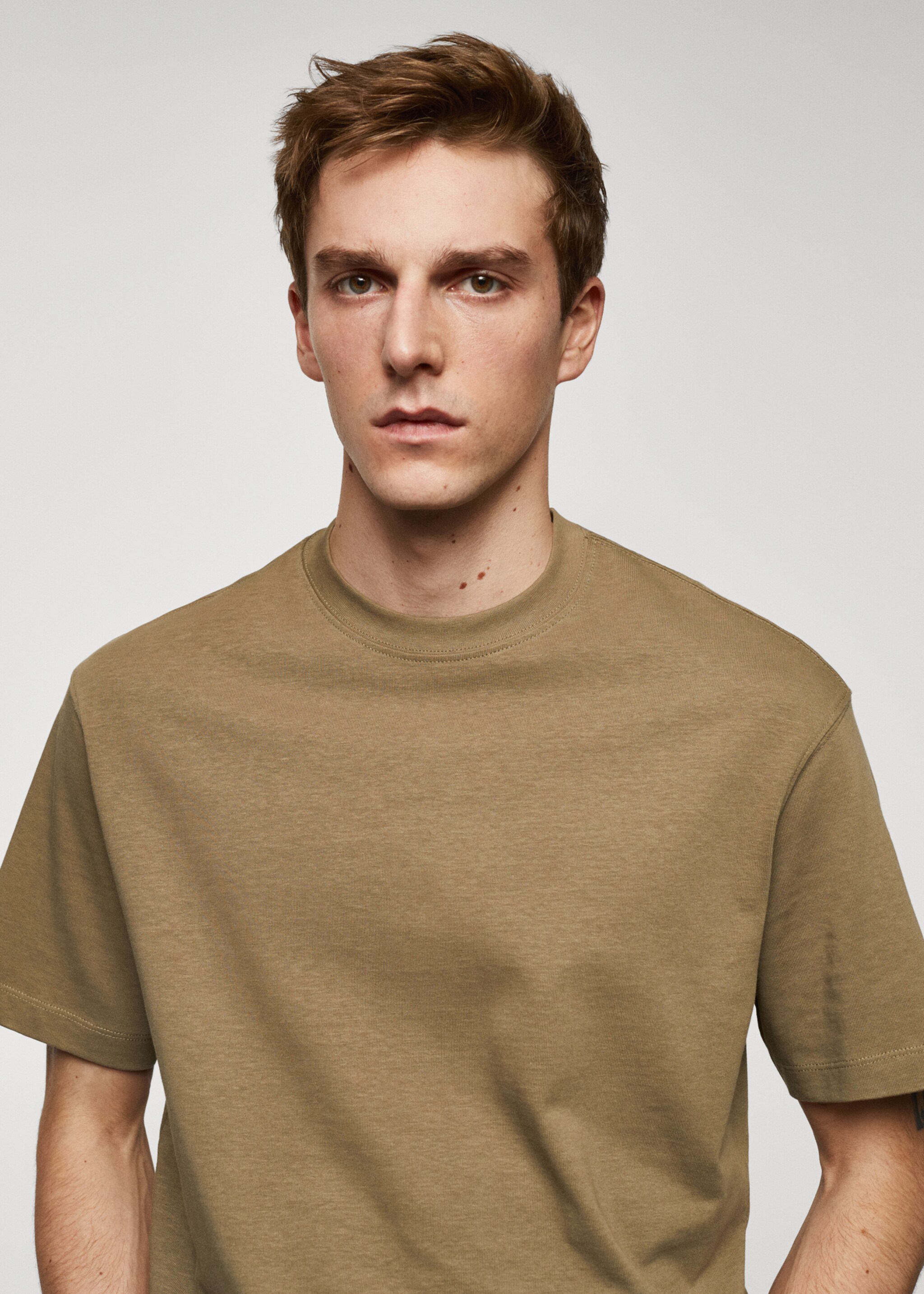 Basic 100% cotton relaxed-fit t-shirt - Details of the article 1, Medium Brown. Ref: 67050644-00.