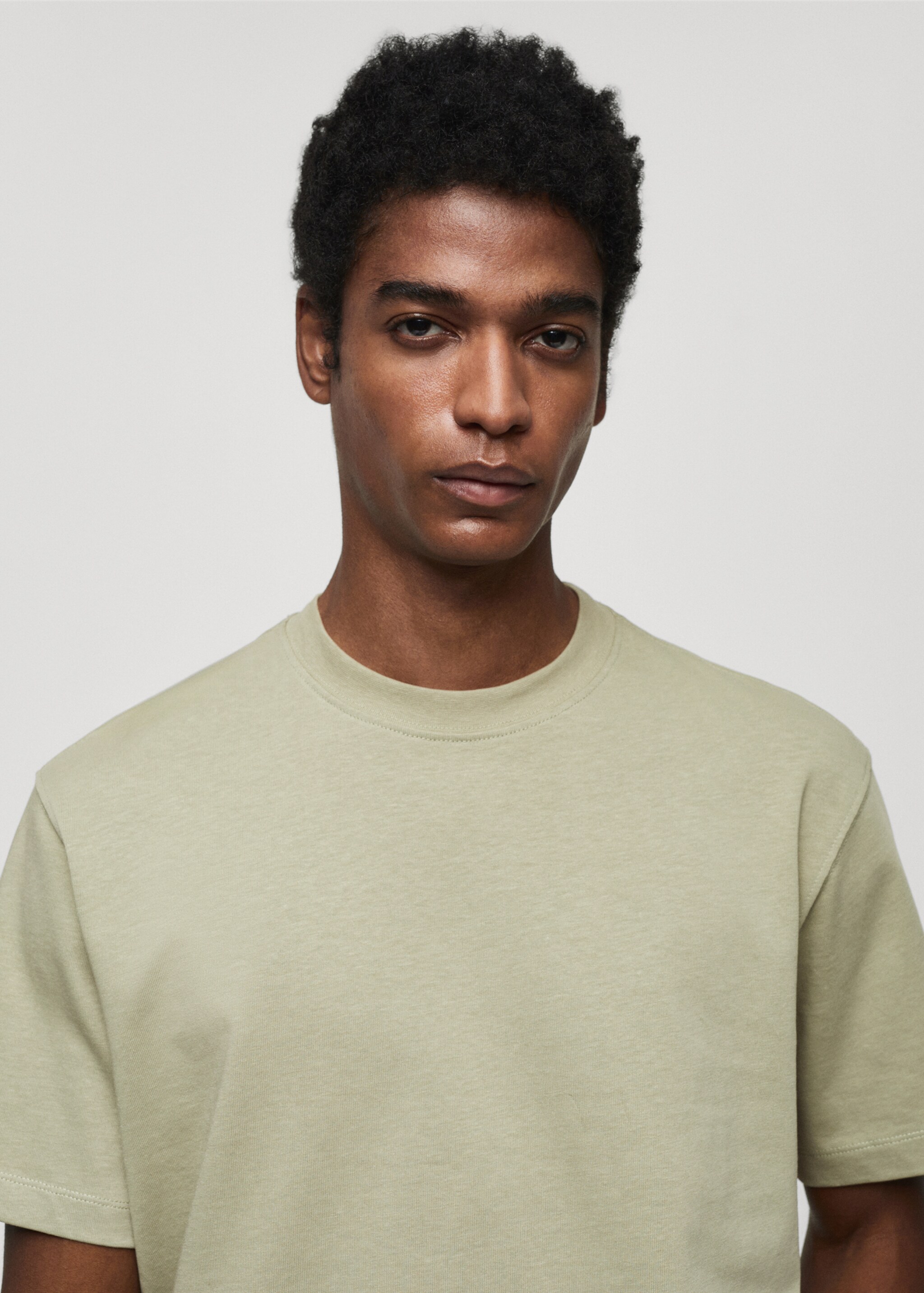 Basic 100% cotton relaxed-fit t-shirt - Details of the article 1, Medium Green. Ref: 67050644-00.