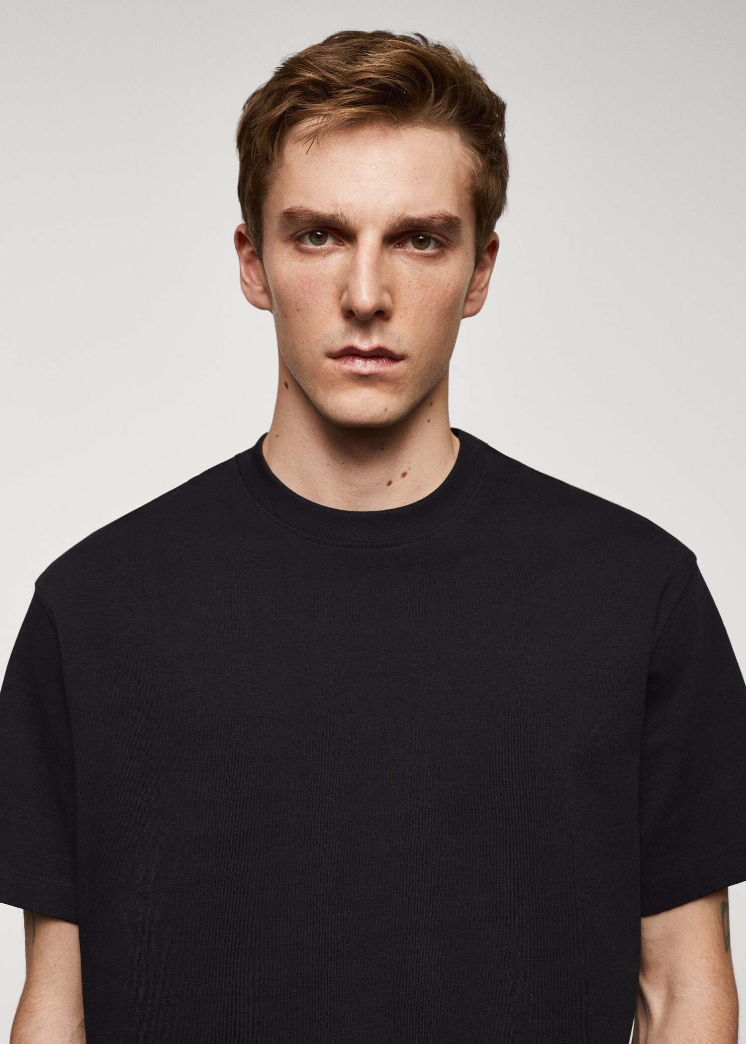 Camiseta básica 100% algodón relaxed fit - Detalle del artículo 1