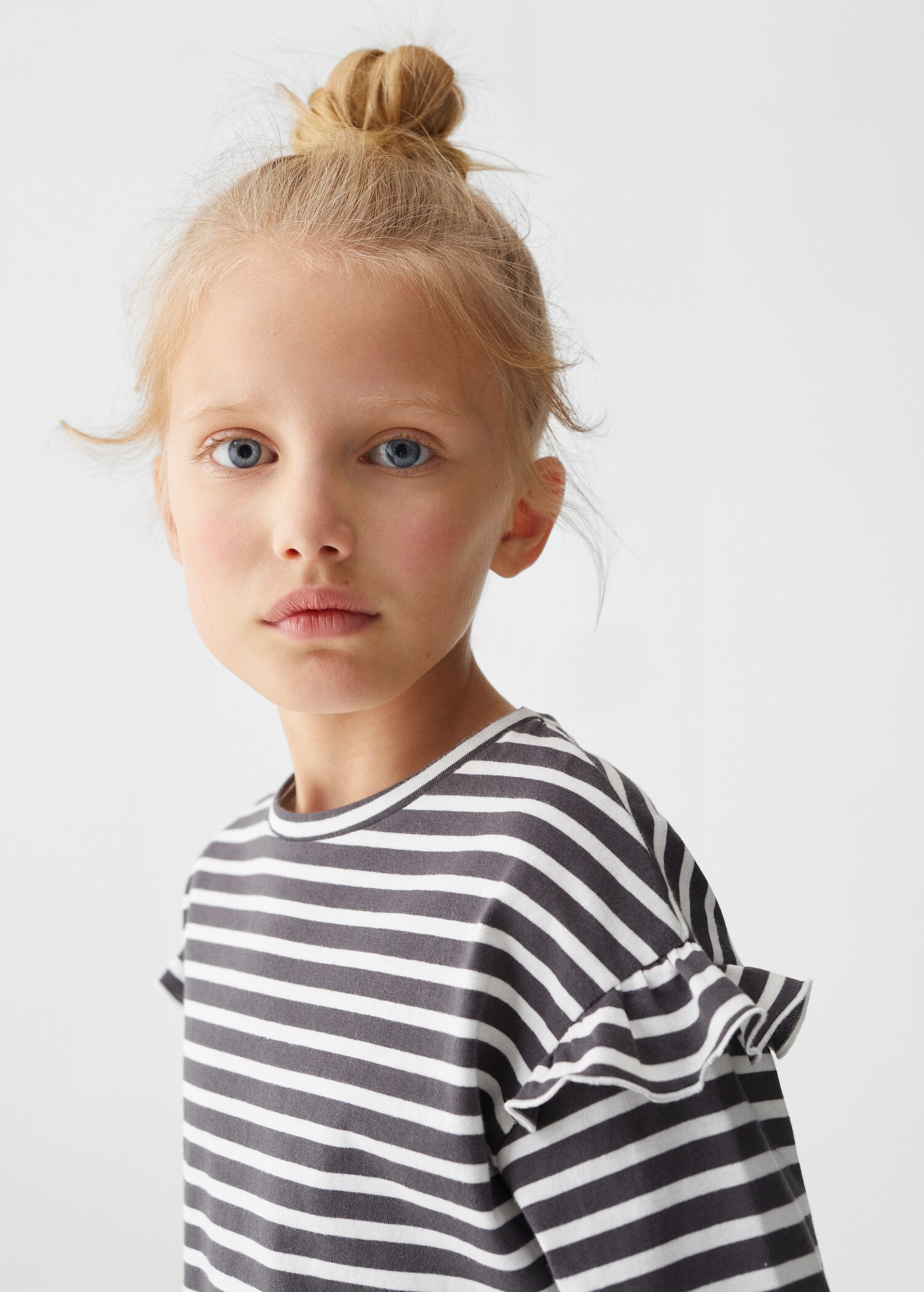 Striped ruffle sleeve t-shirt - Details of the article 1