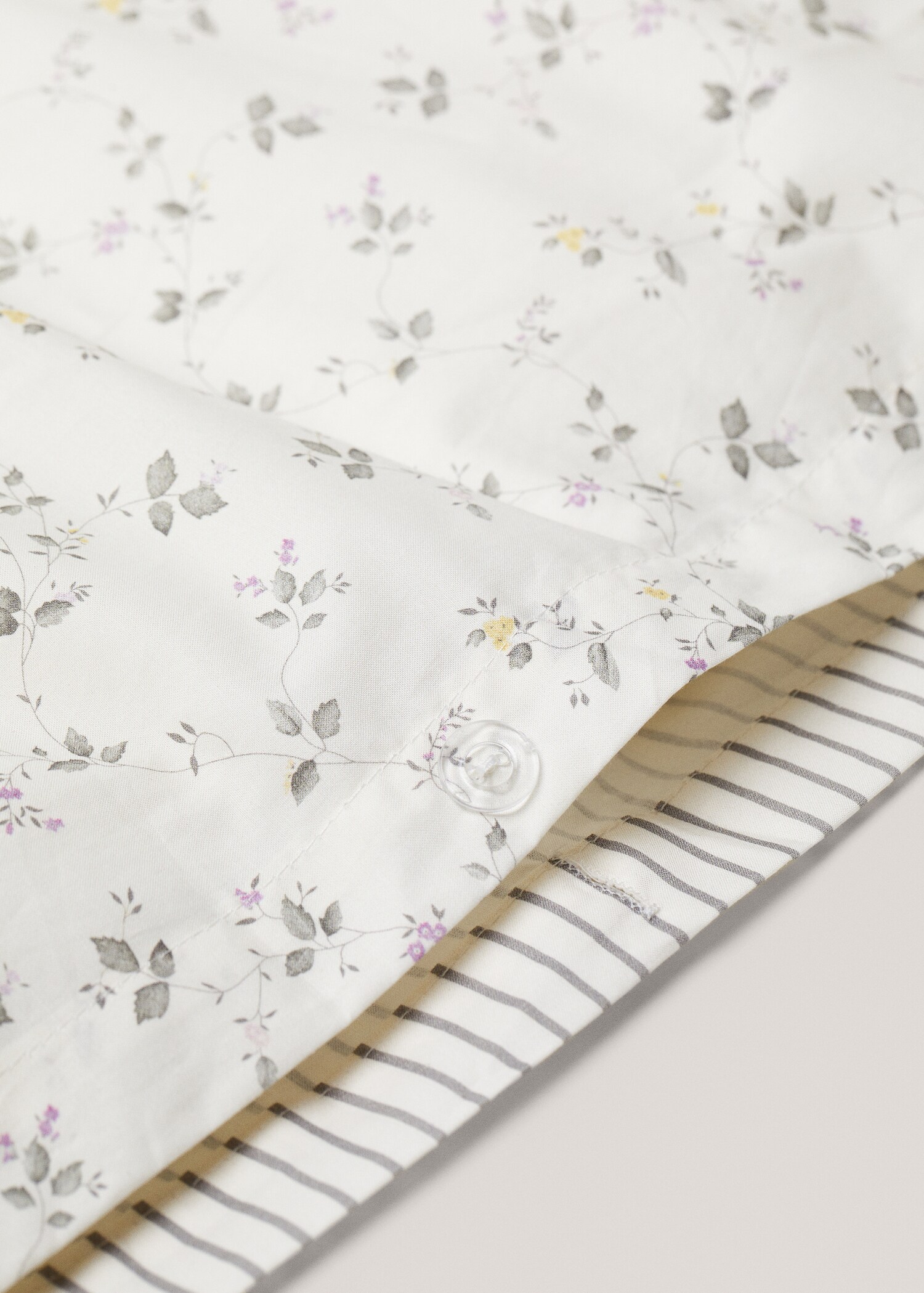 Reversible floral and stripe-print duvet cover King bed - Details of the article 4